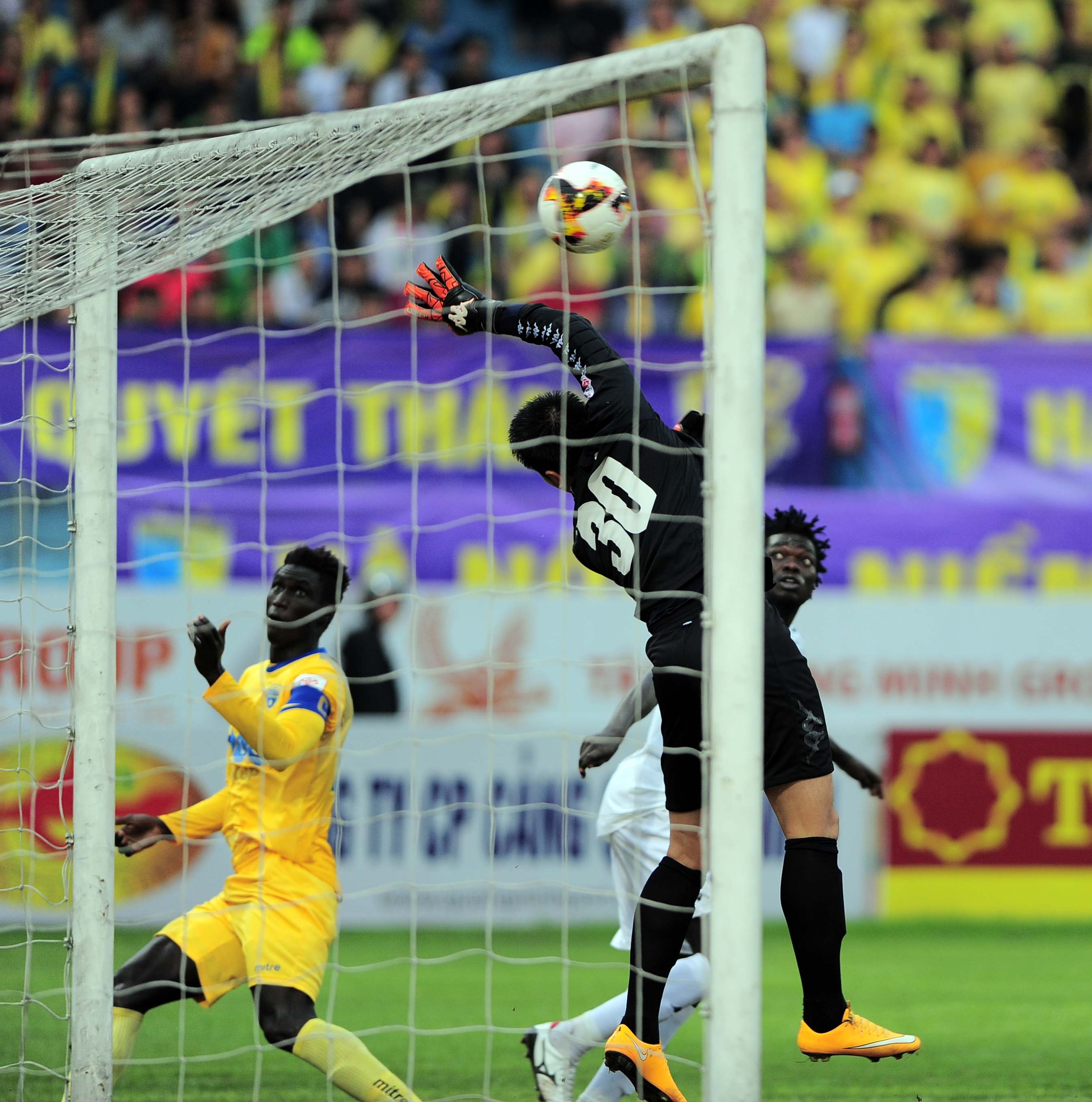 cau thu doi xu trong tai anh 2