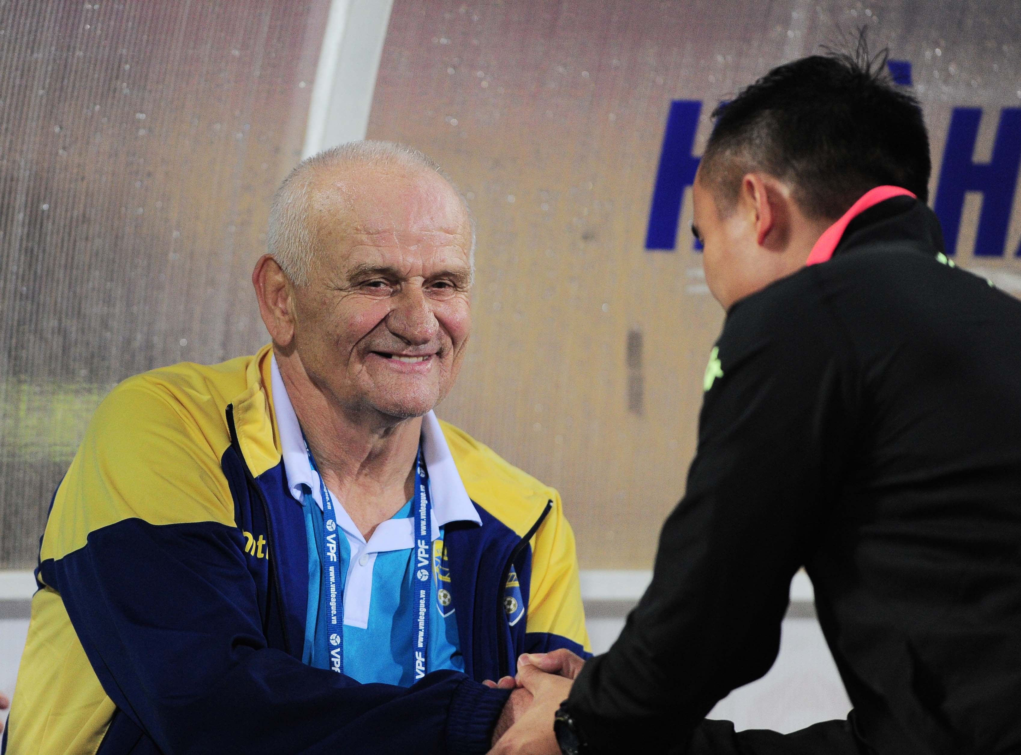 HLV phan doi trong tai anh 1