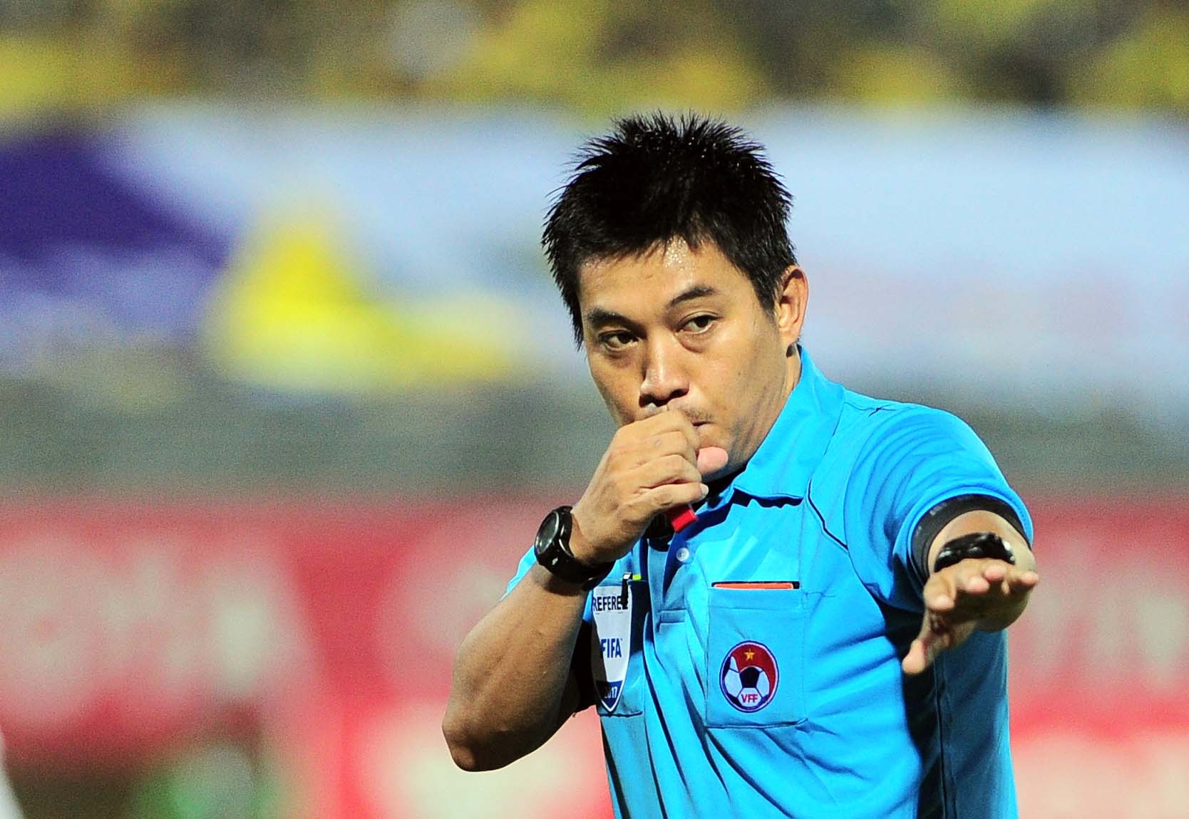 Trong tai Nguyen Hien Triet xu ly tot tran cau Singapore - Indonesia hinh anh