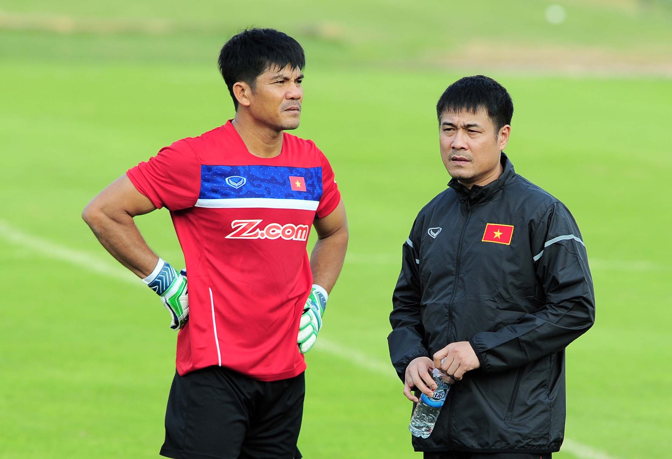 Tuyen Viet Nam phai bay 2 ngay moi sang duoc Tajikistan hinh anh