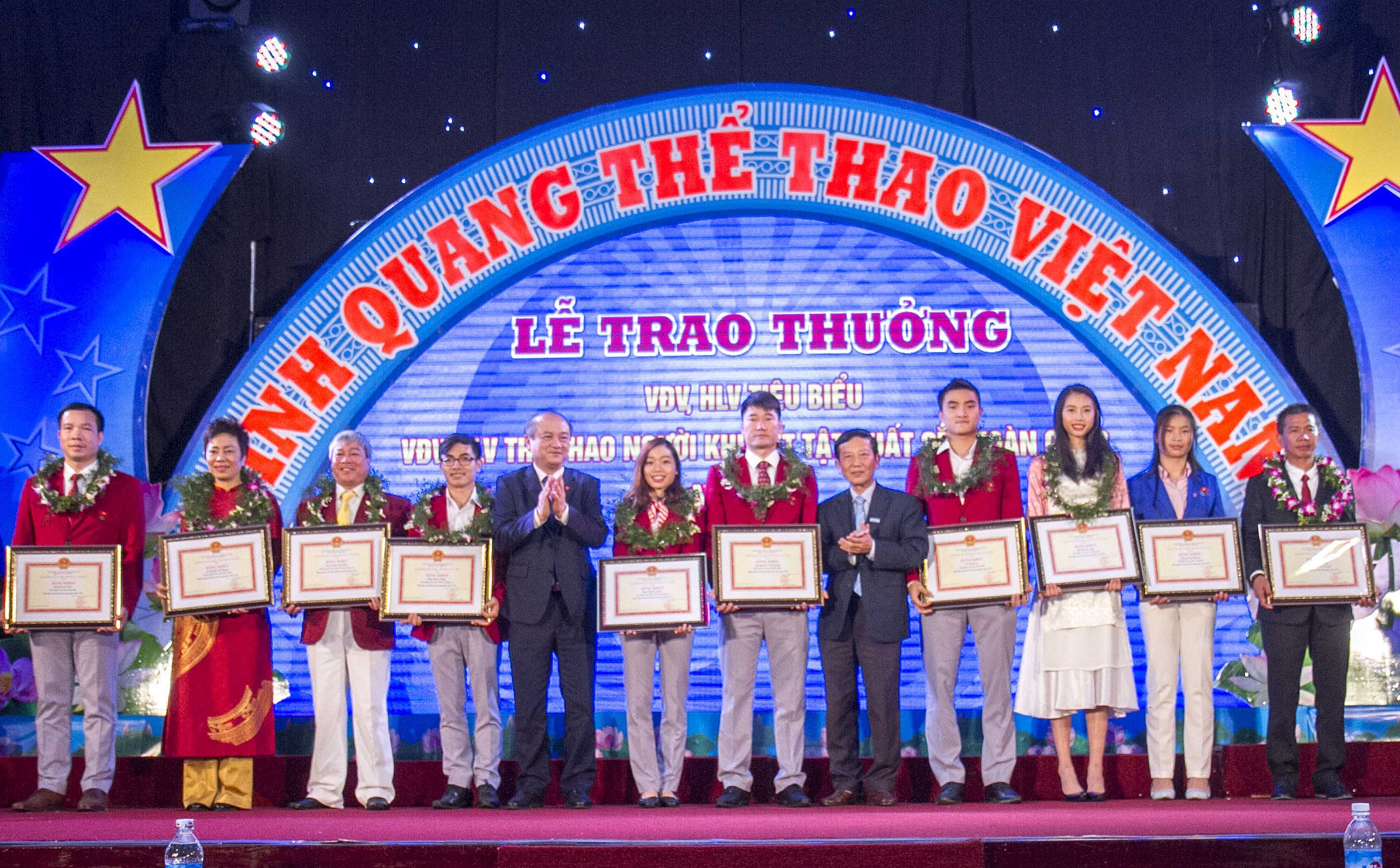 Hoang Xuan Vinh duoc ton vinh trong ngay the thao Viet Nam hinh anh