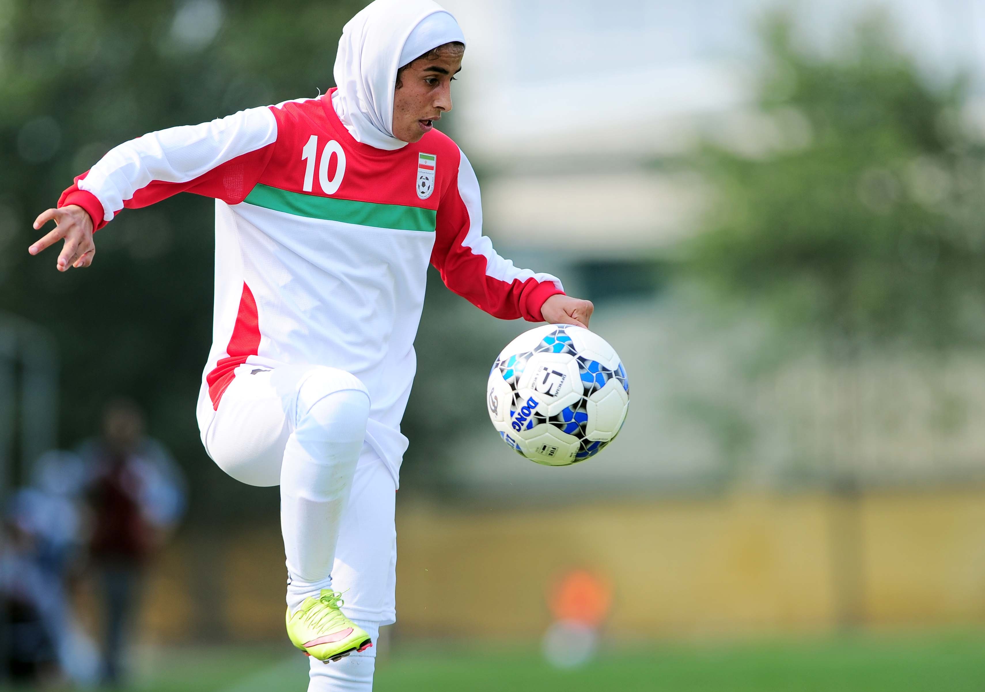 ve dep cau thu nu Iran anh 2