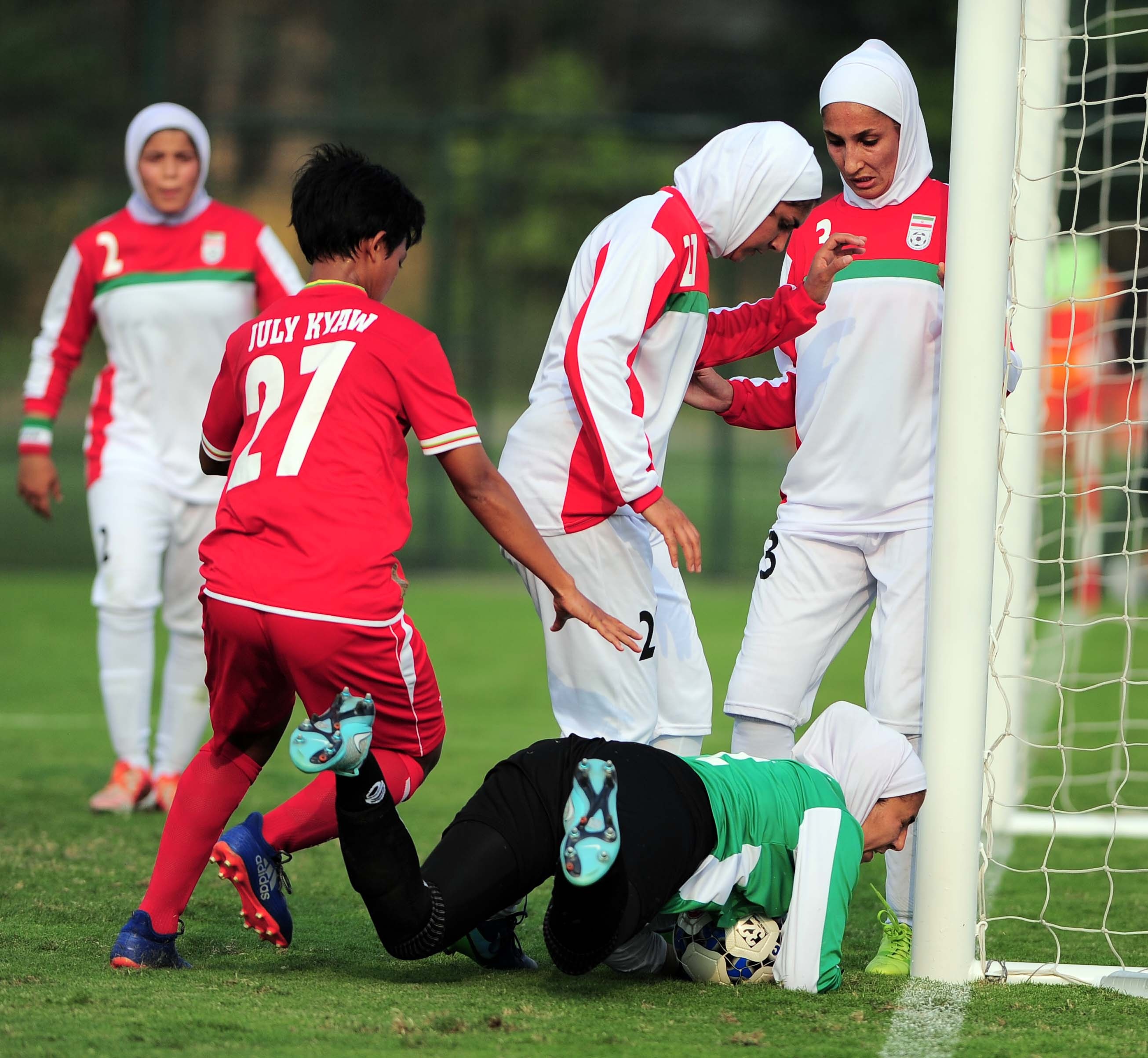 ve dep cau thu nu Iran anh 12