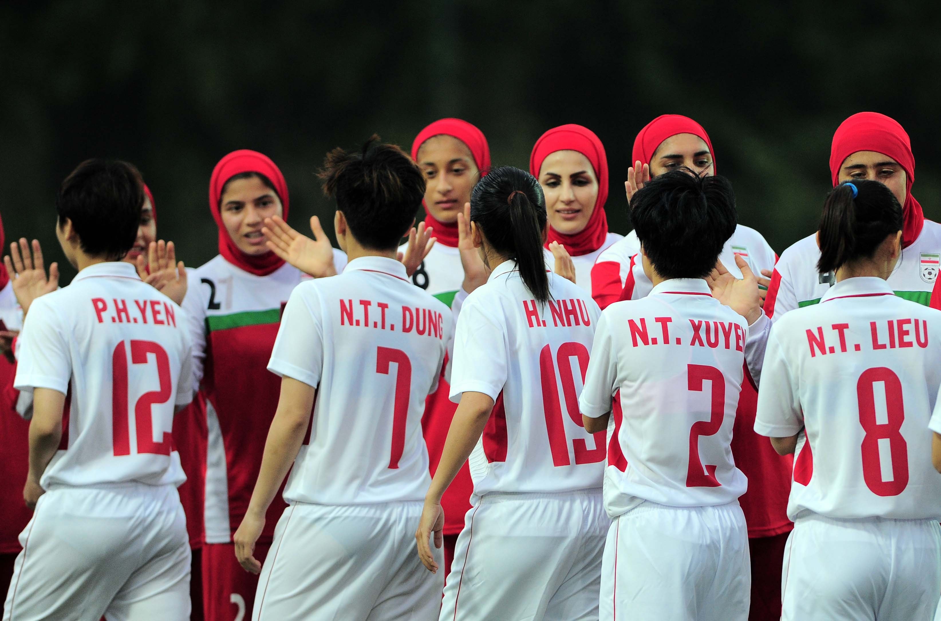 nu Viet Nam thang dam anh 1