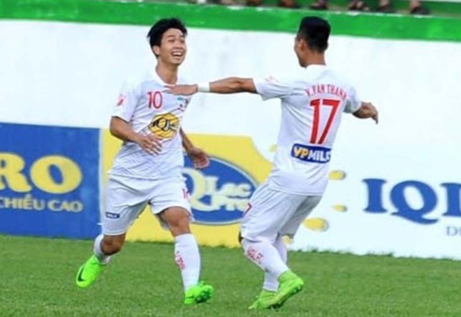 HAGL bức xúc trọng tài ảnh 1 HAGL buc xuc trong tai anh 1