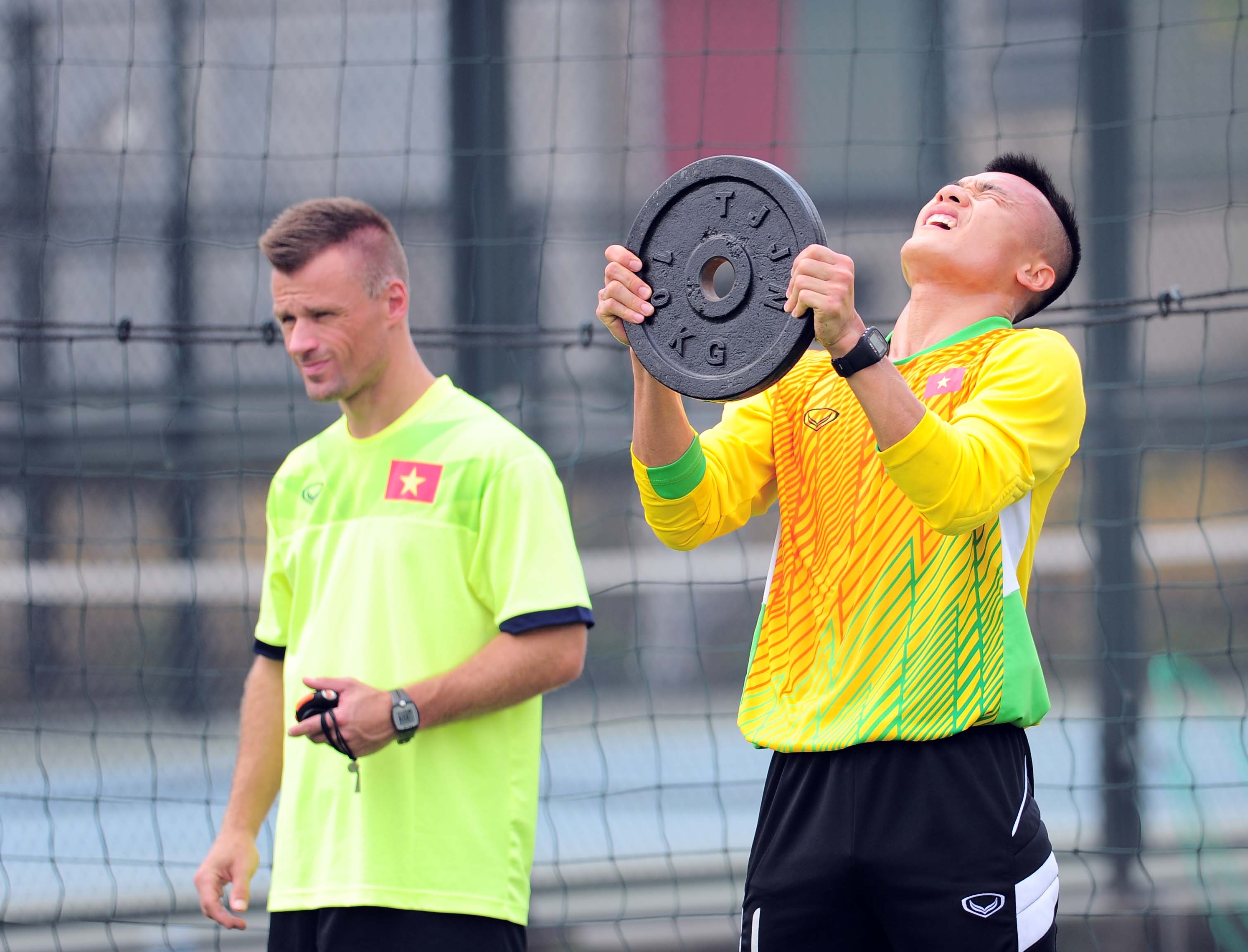 U20 Viet Nam tap the luc anh 8