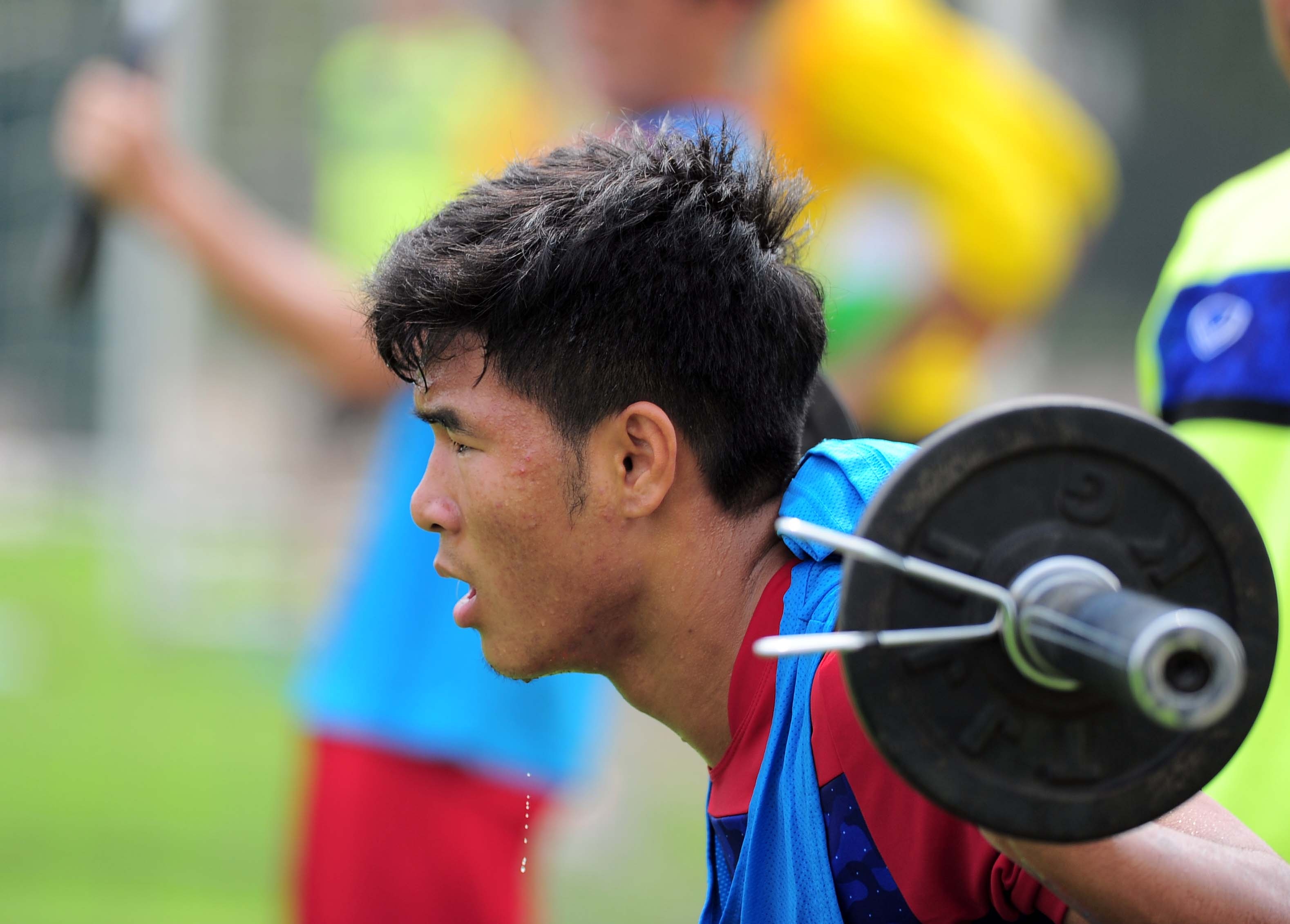 HLV U20 Viet Nam khien cac hoc tro 'meo mat' vi tap nang hinh anh