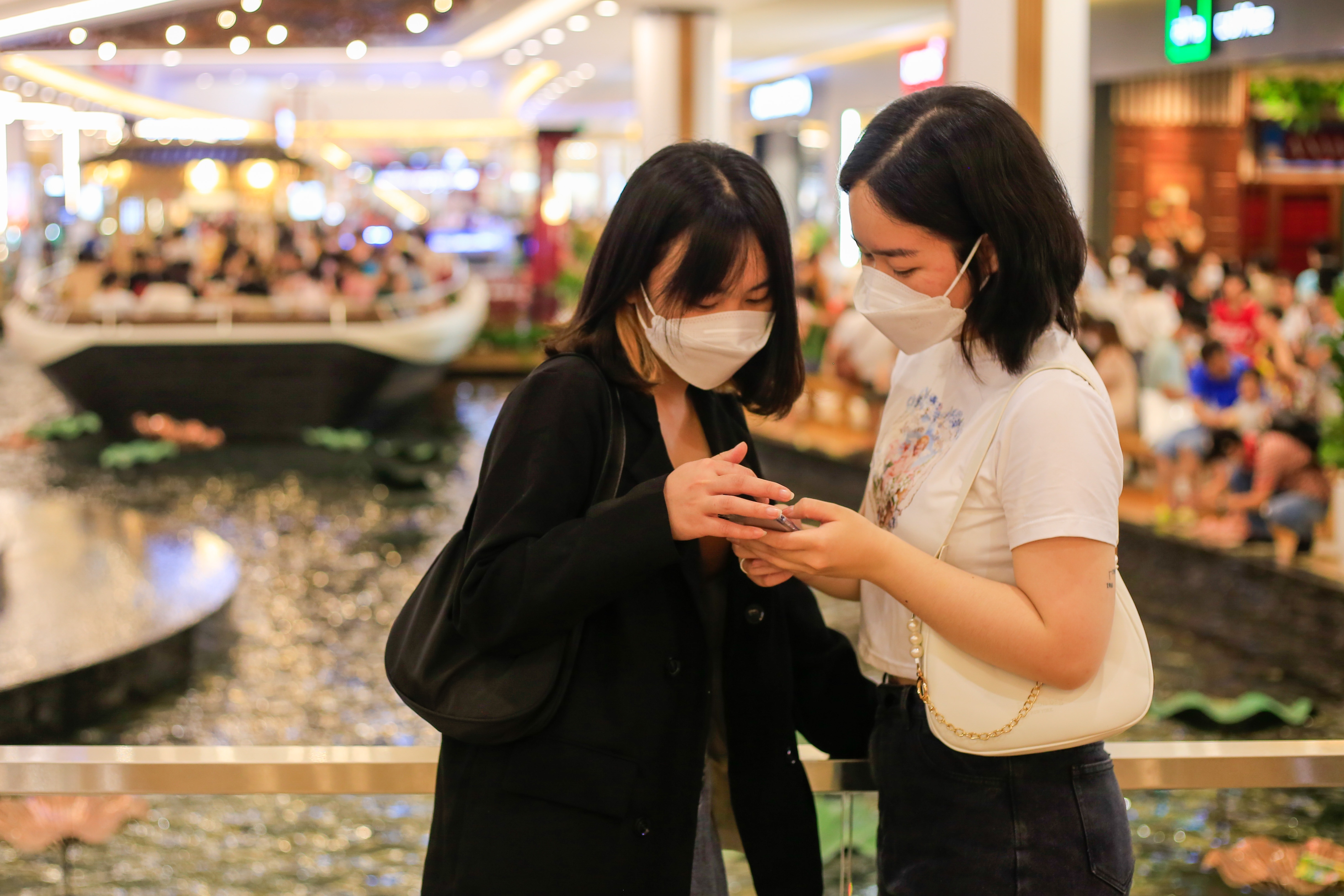 trung tam thuong mai dong nghit khach anh 3