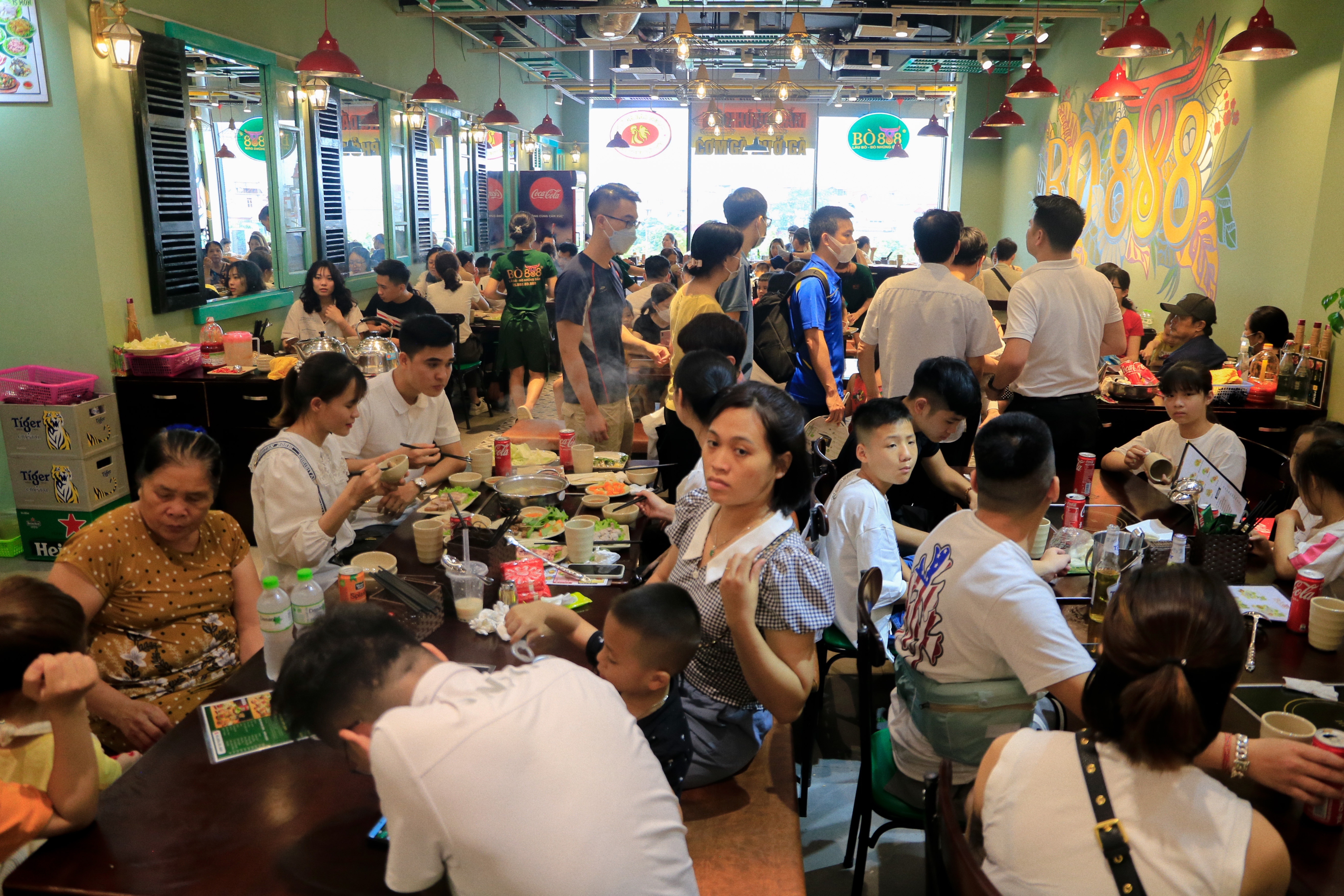 trung tam thuong mai dong nghit khach anh 7