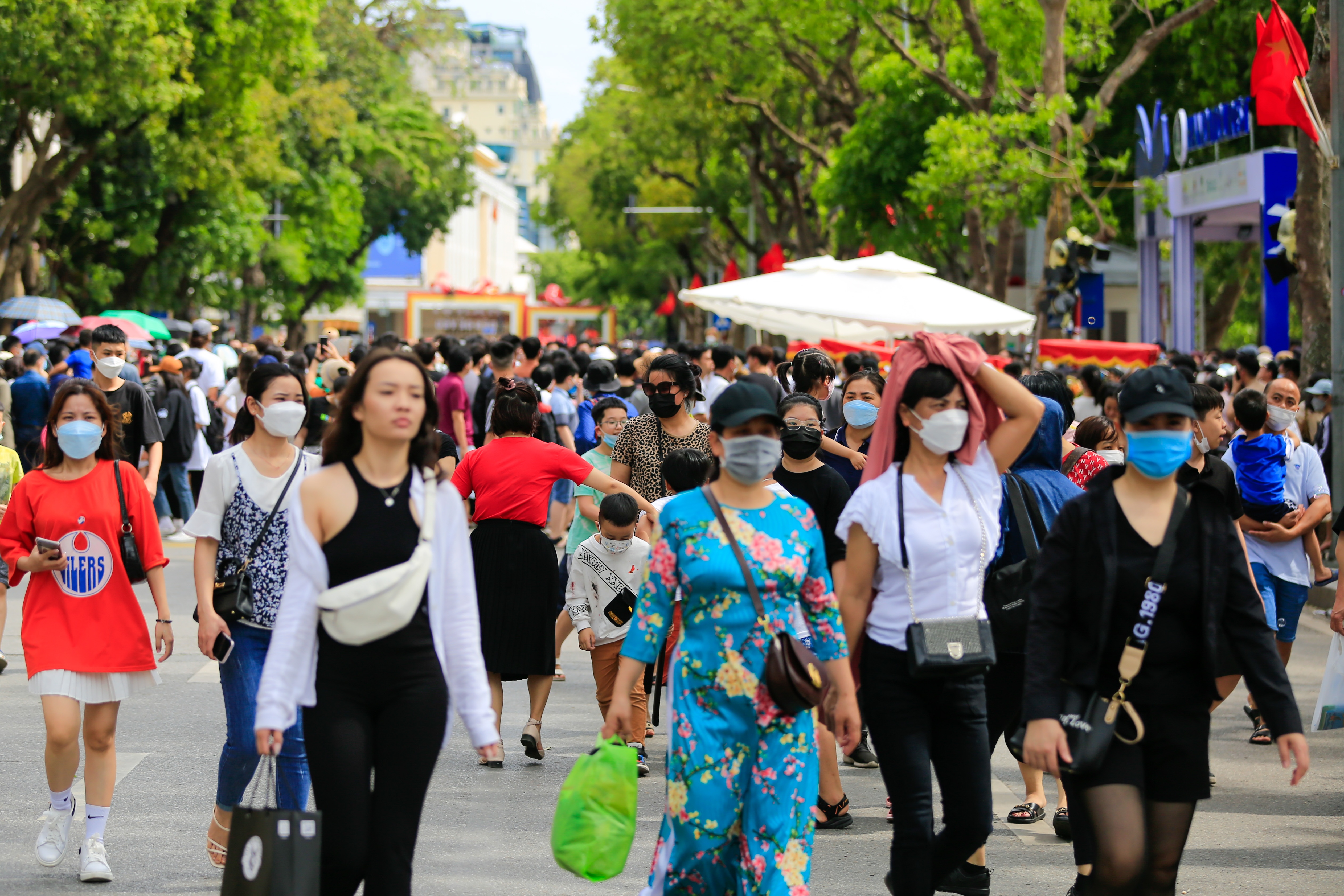 hang nghin nguoi ve khu vui choi tai Ha Noi anh 1