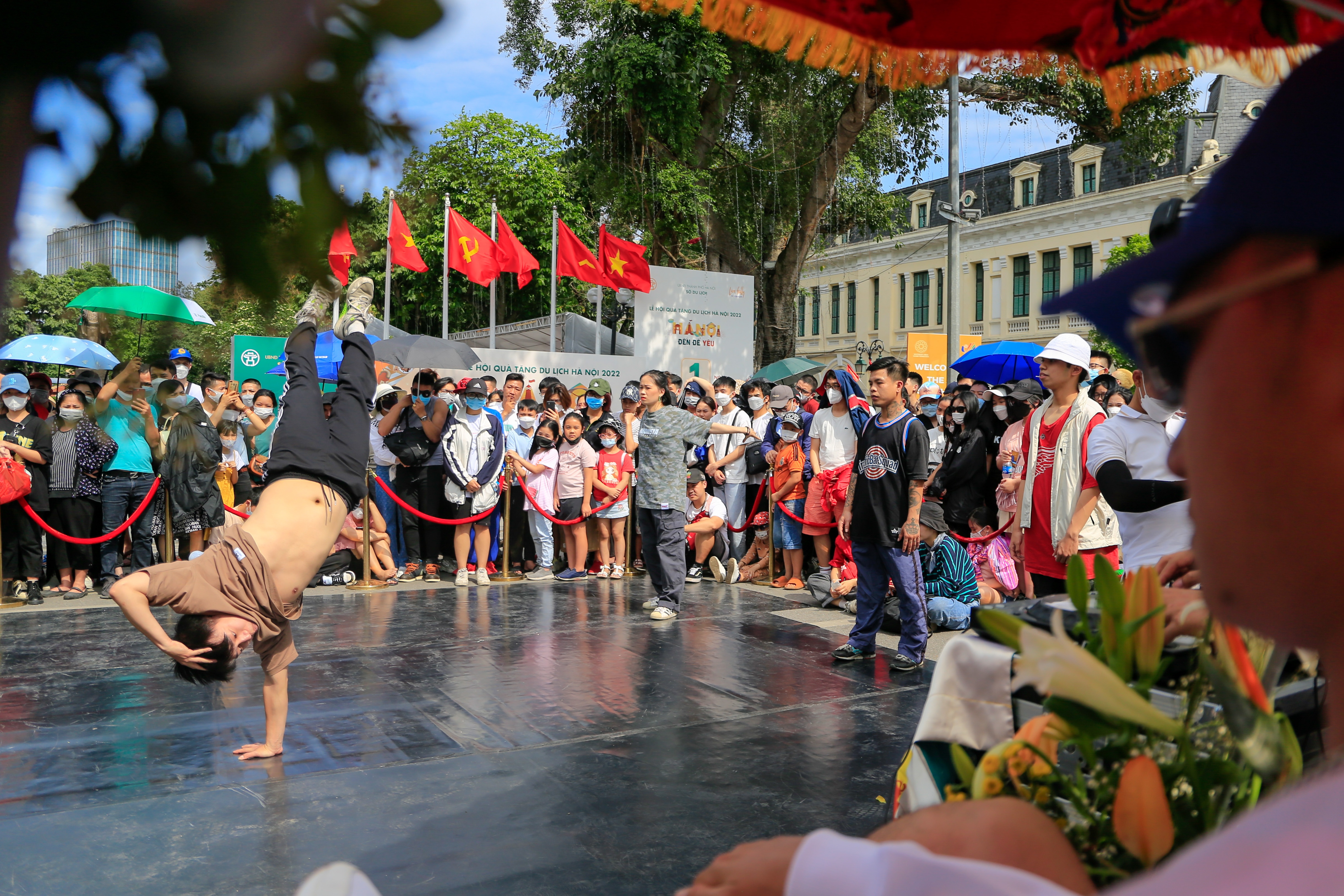 hang nghin nguoi ve khu vui choi tai Ha Noi anh 3