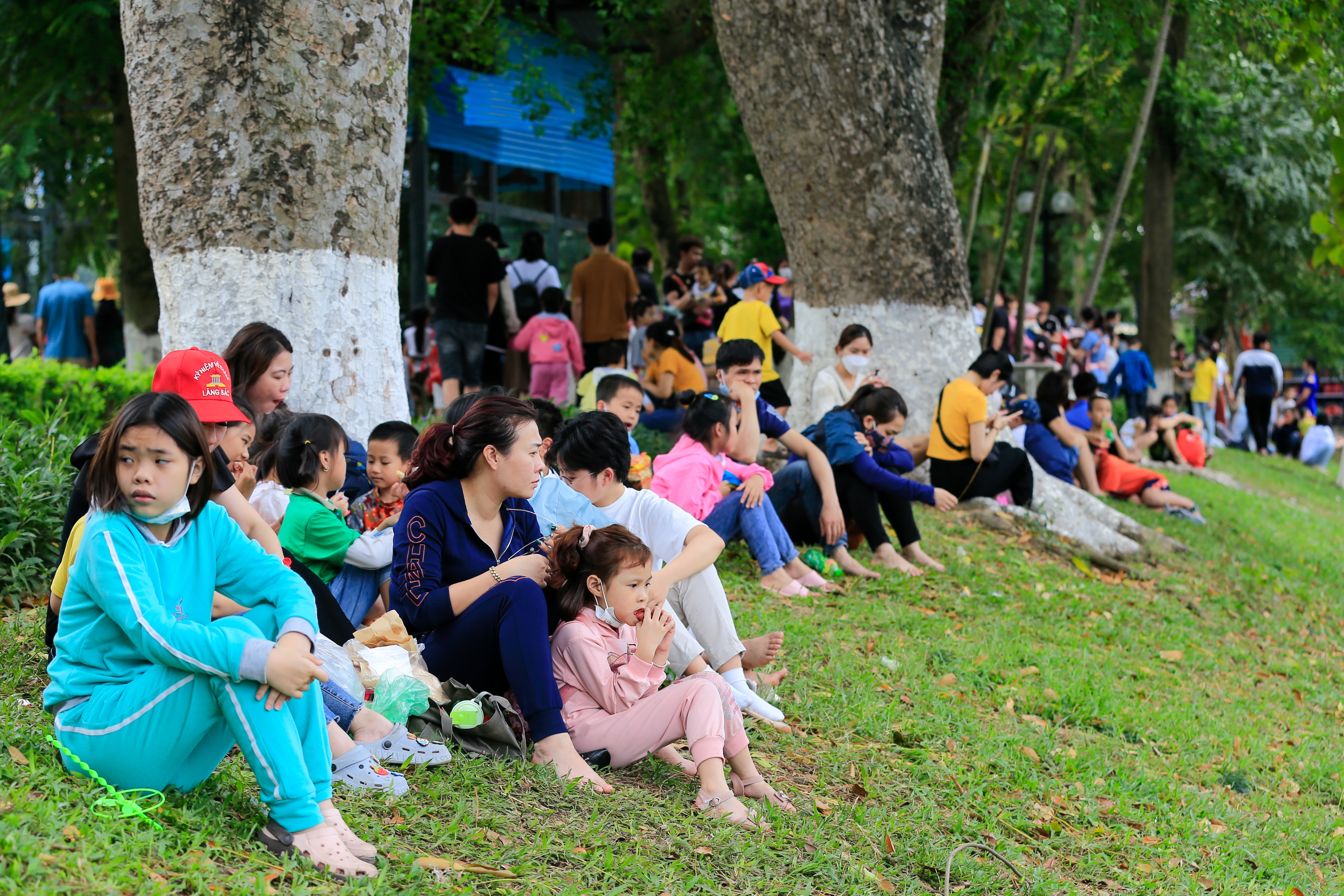 hang nghin nguoi ve khu vui choi tai Ha Noi anh 10