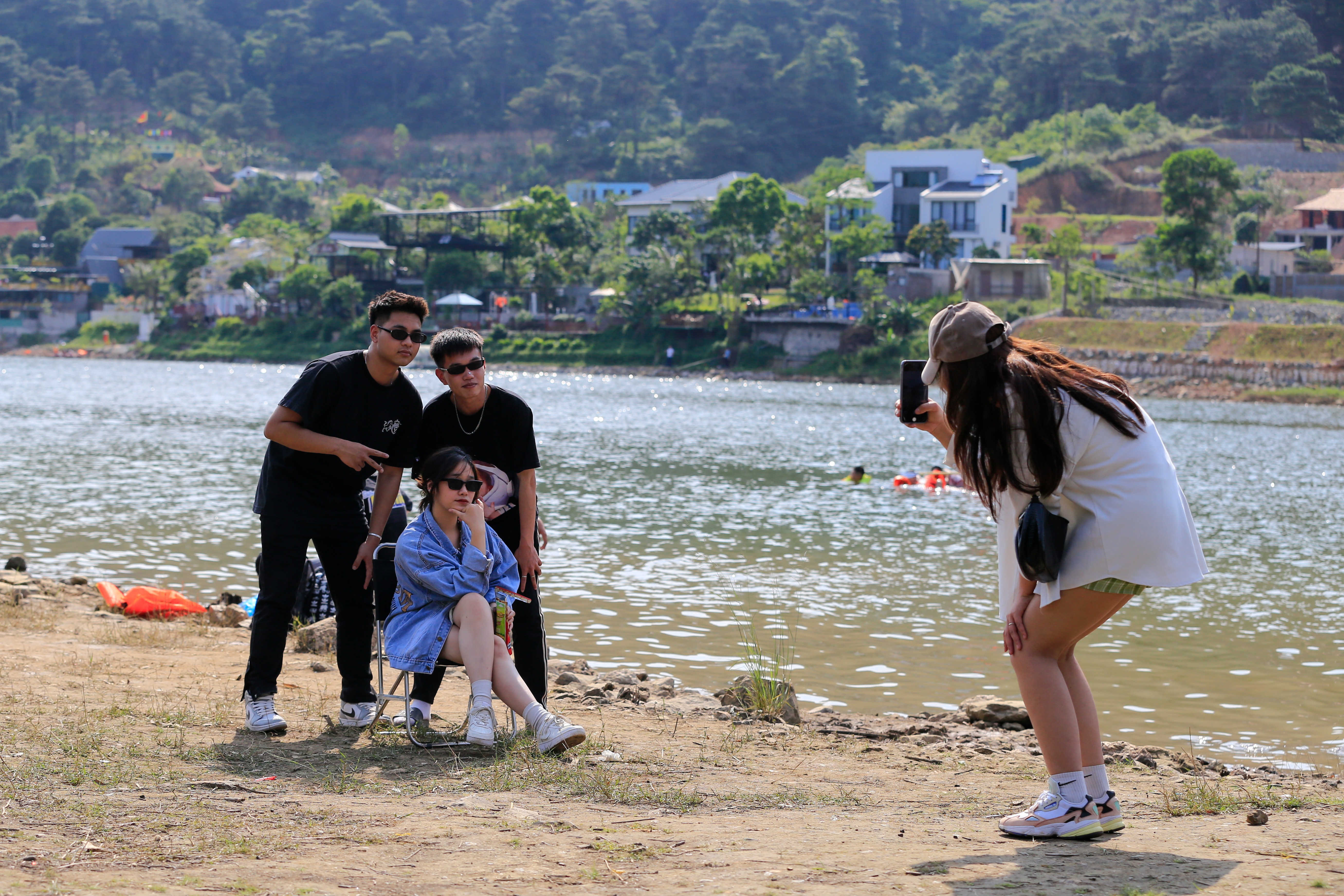 cam trai o ho Dong Do anh 2