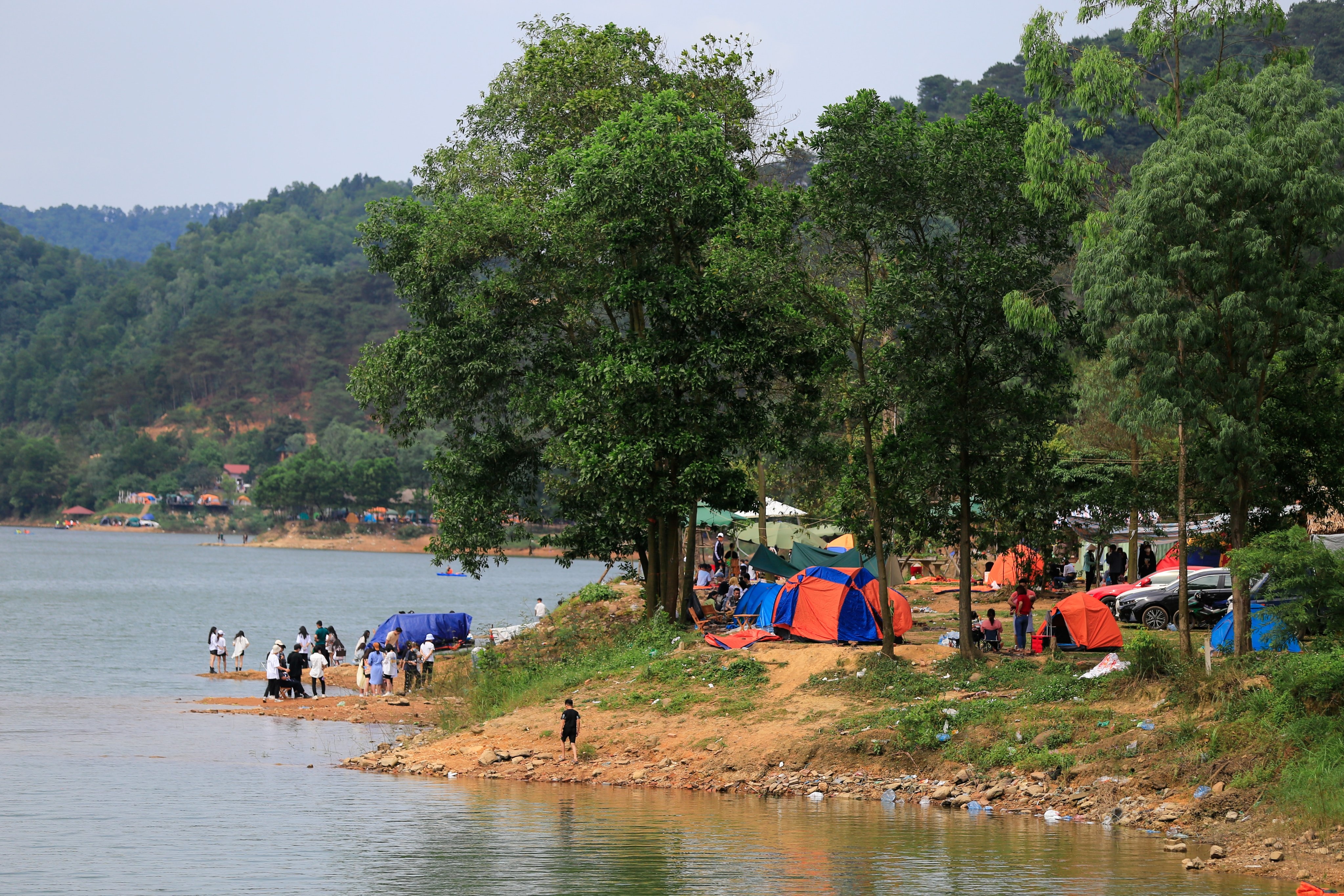 cam trai o ho Dong Do anh 1