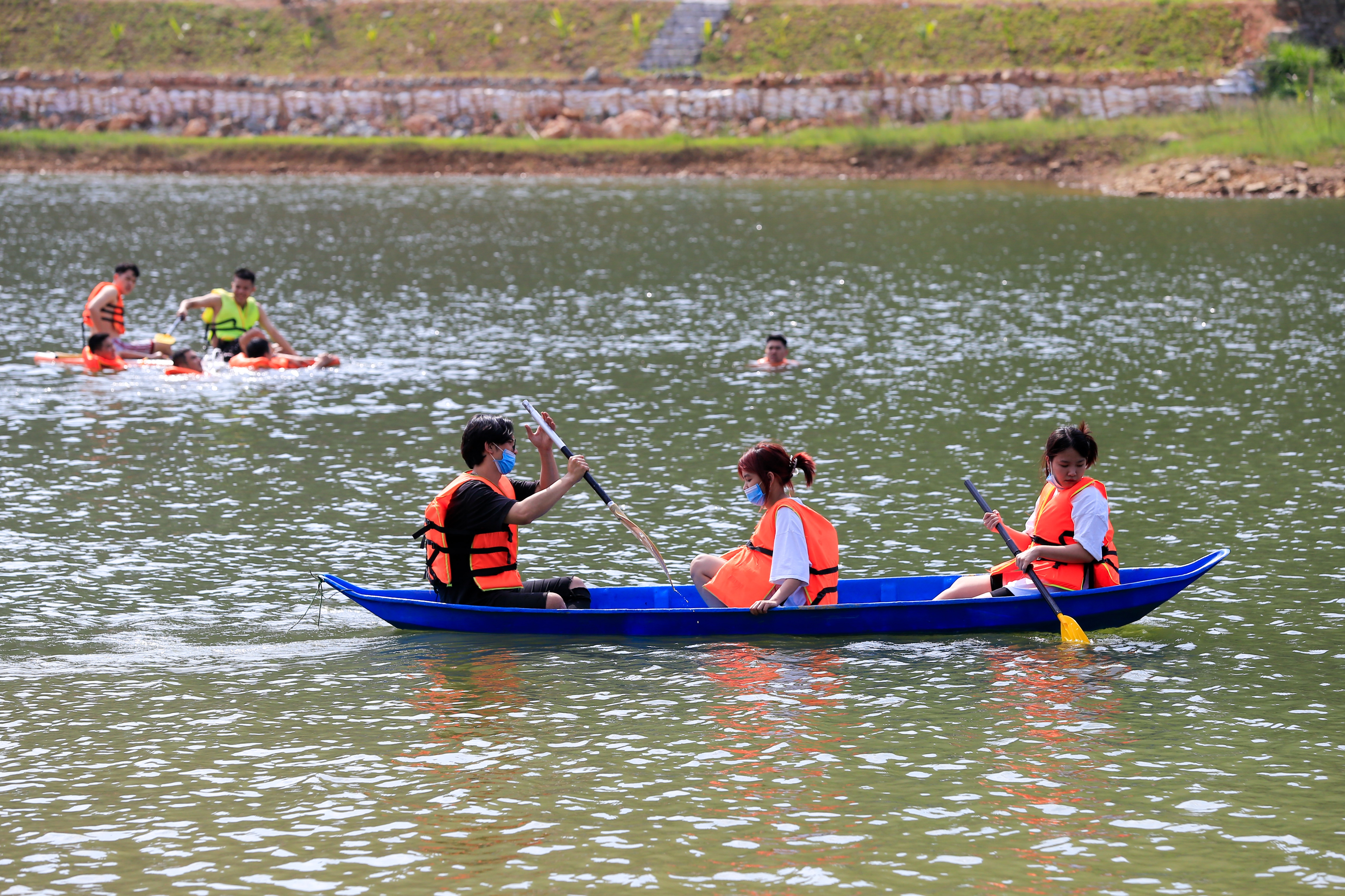 cam trai o ho Dong Do anh 3