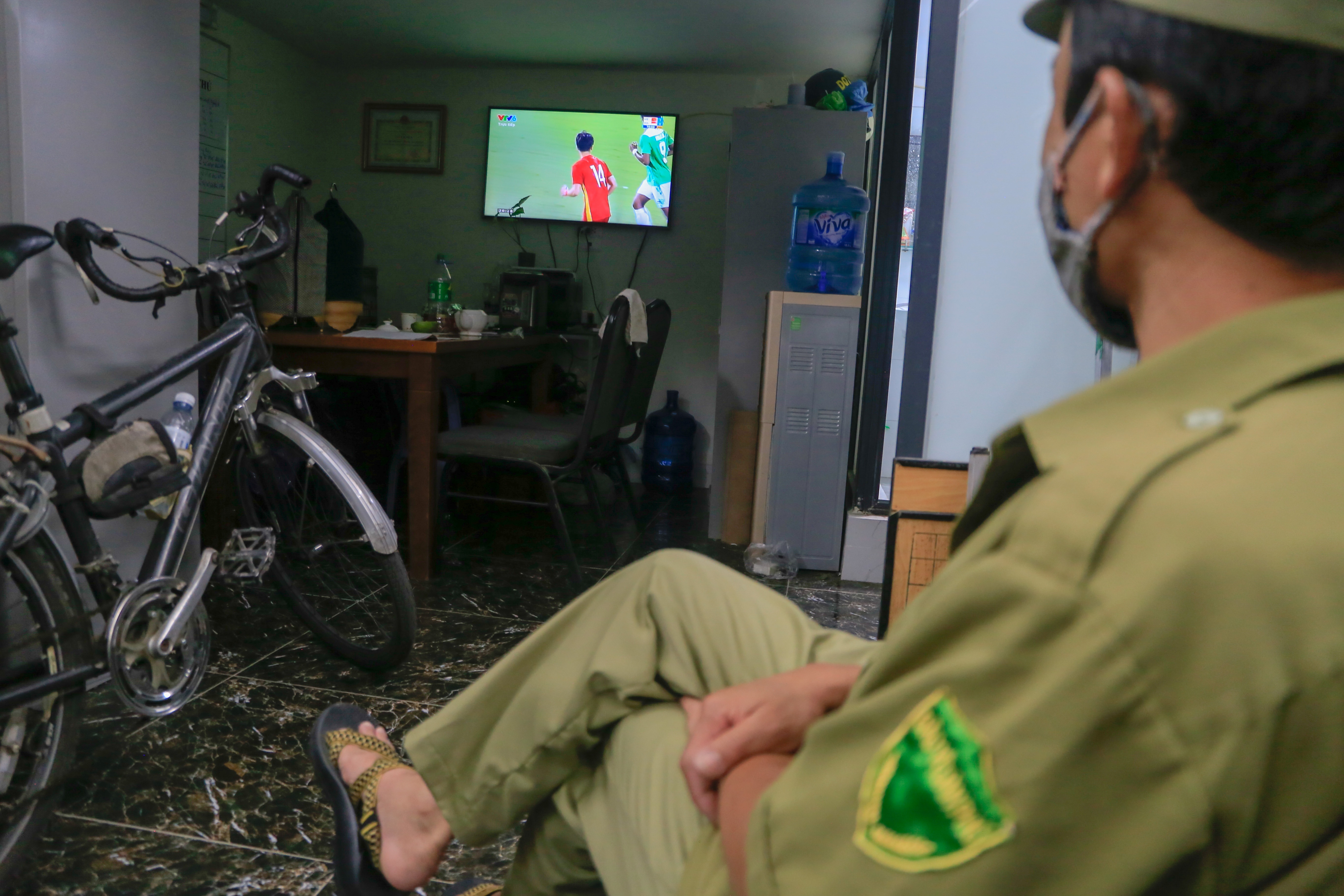 theo doi tran dau Viet Nam - Indonesia anh 9