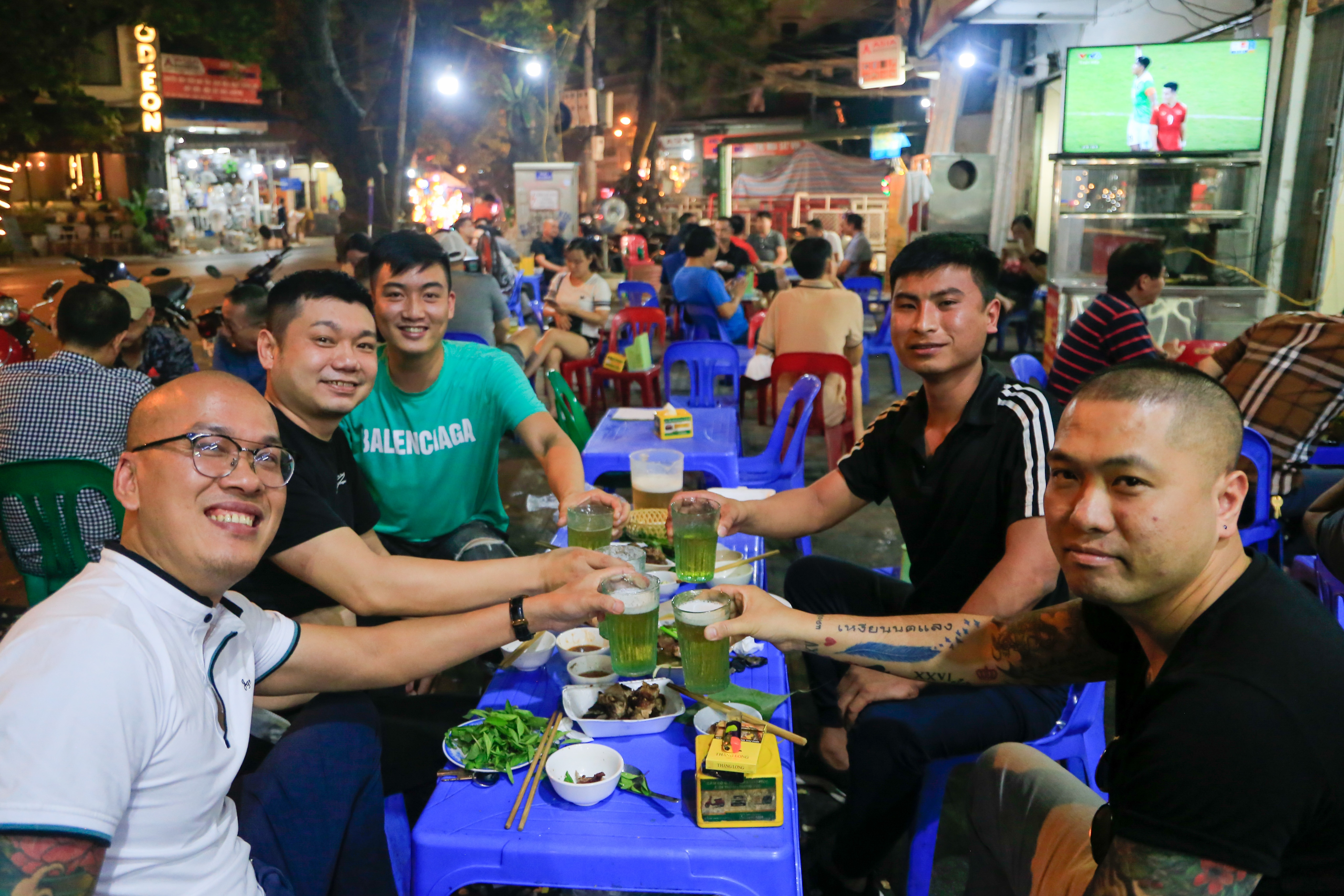 theo doi tran dau Viet Nam - Indonesia anh 3