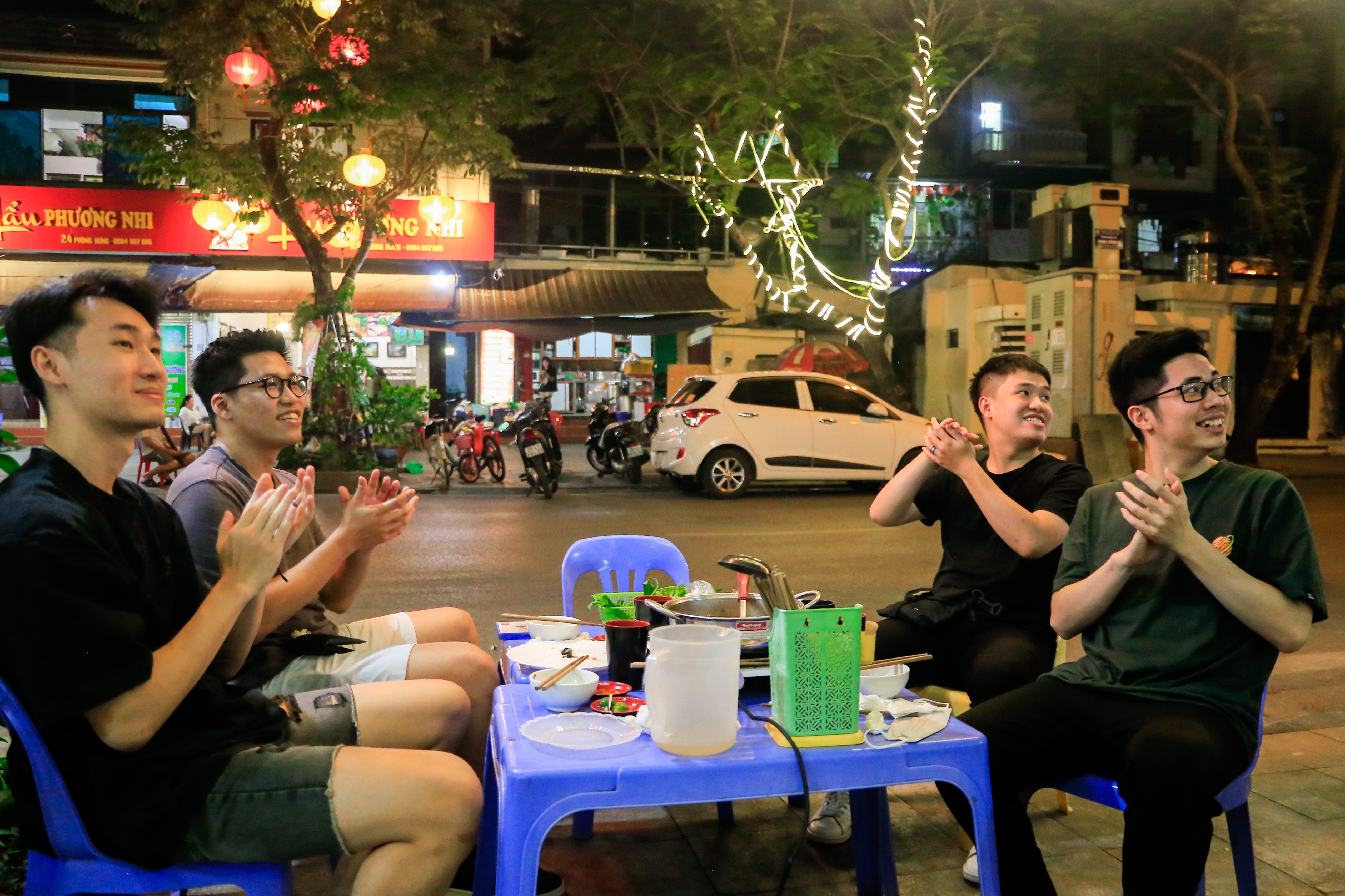 theo doi tran dau Viet Nam - Indonesia anh 10