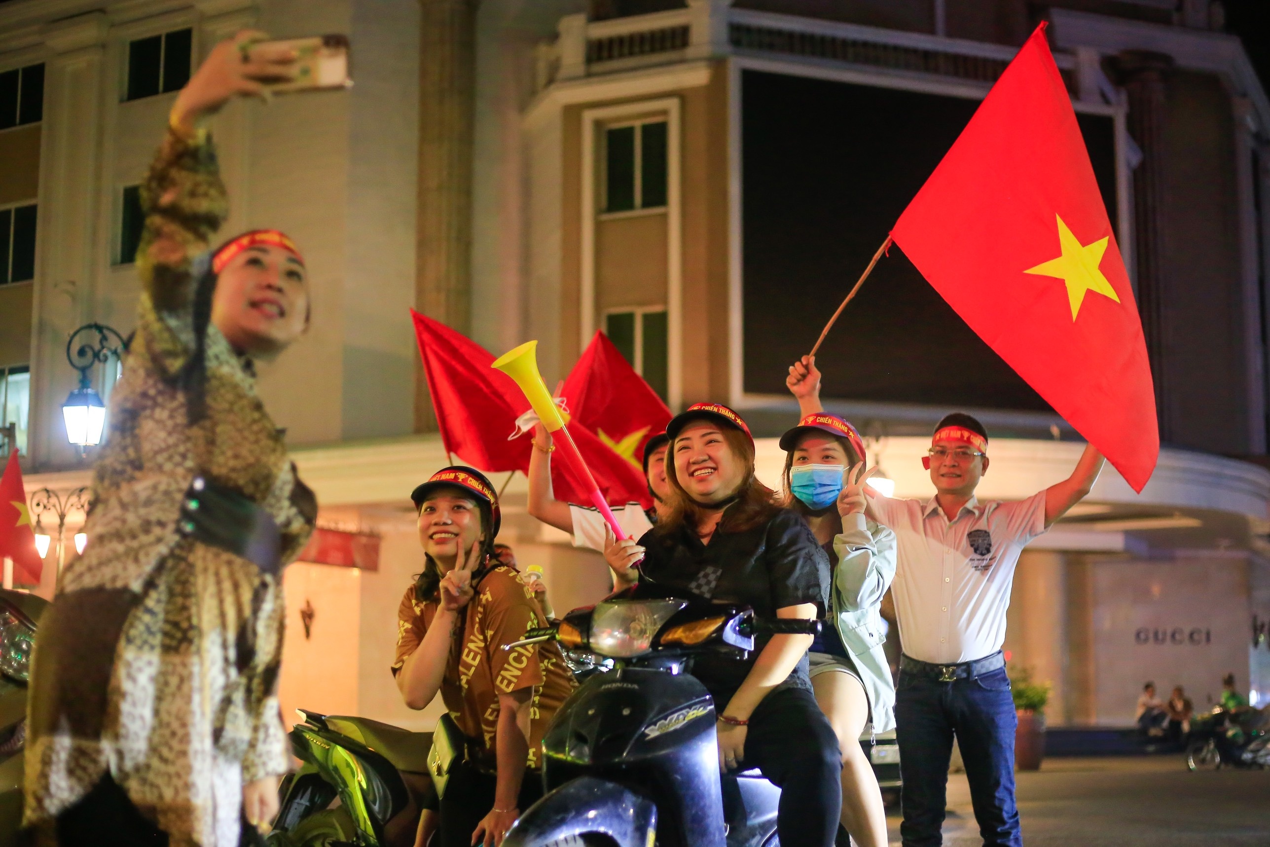 co dong vien an mung chien thang U23 anh 6