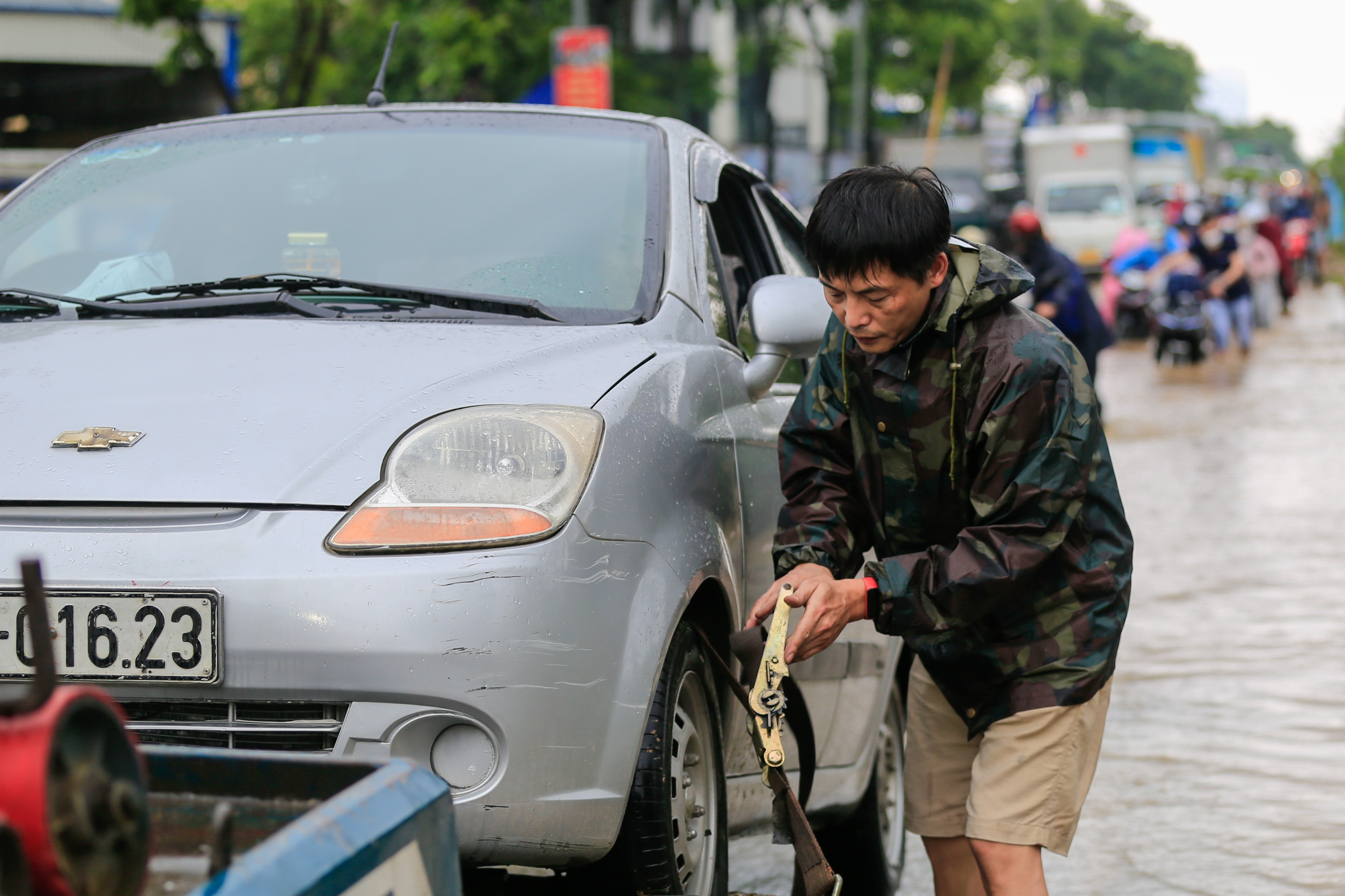 mua lon nhieu tuyen duong tai Ha Noi ngap sau anh 7