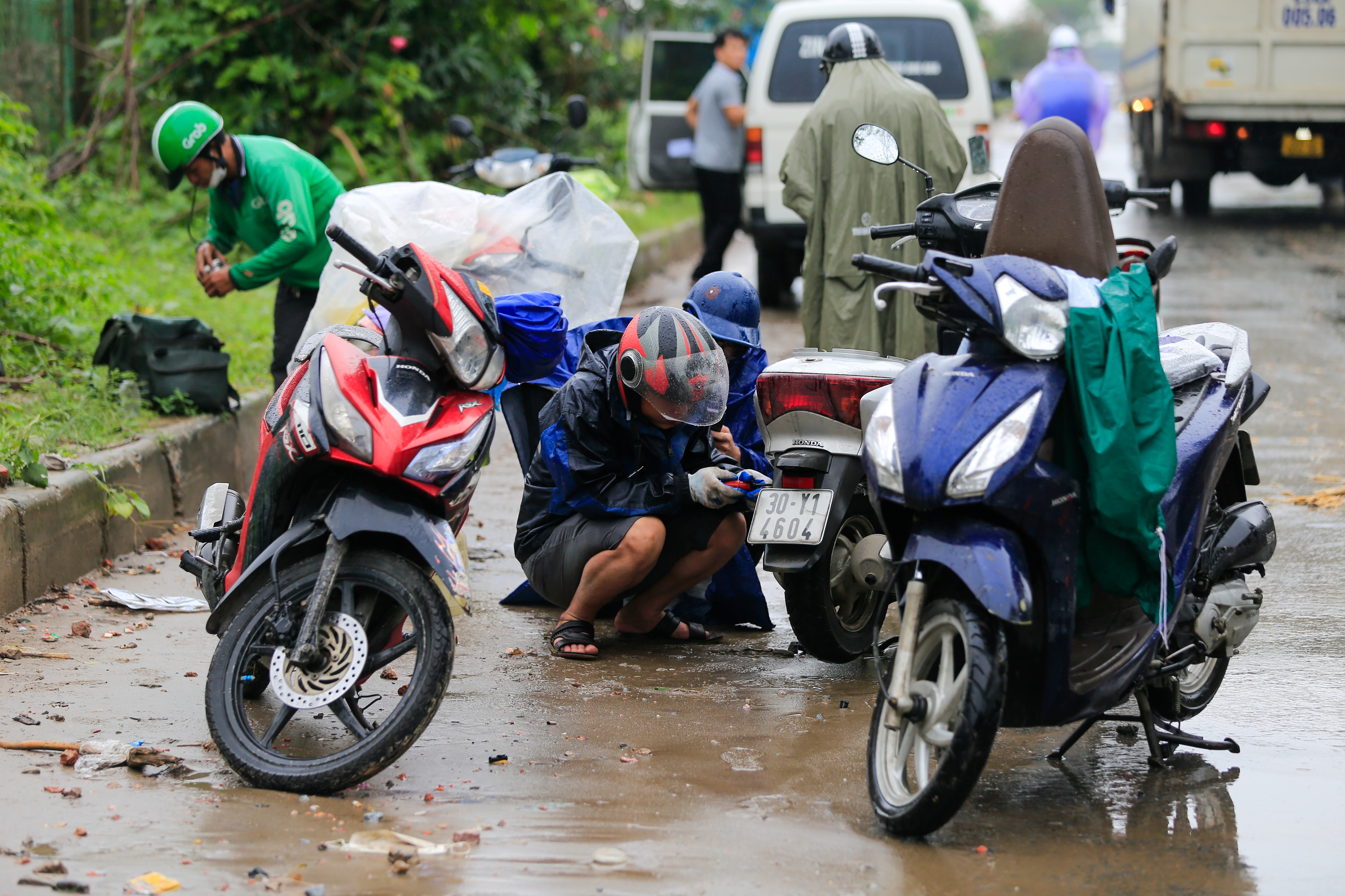 mua lon nhieu tuyen duong tai Ha Noi ngap sau anh 8