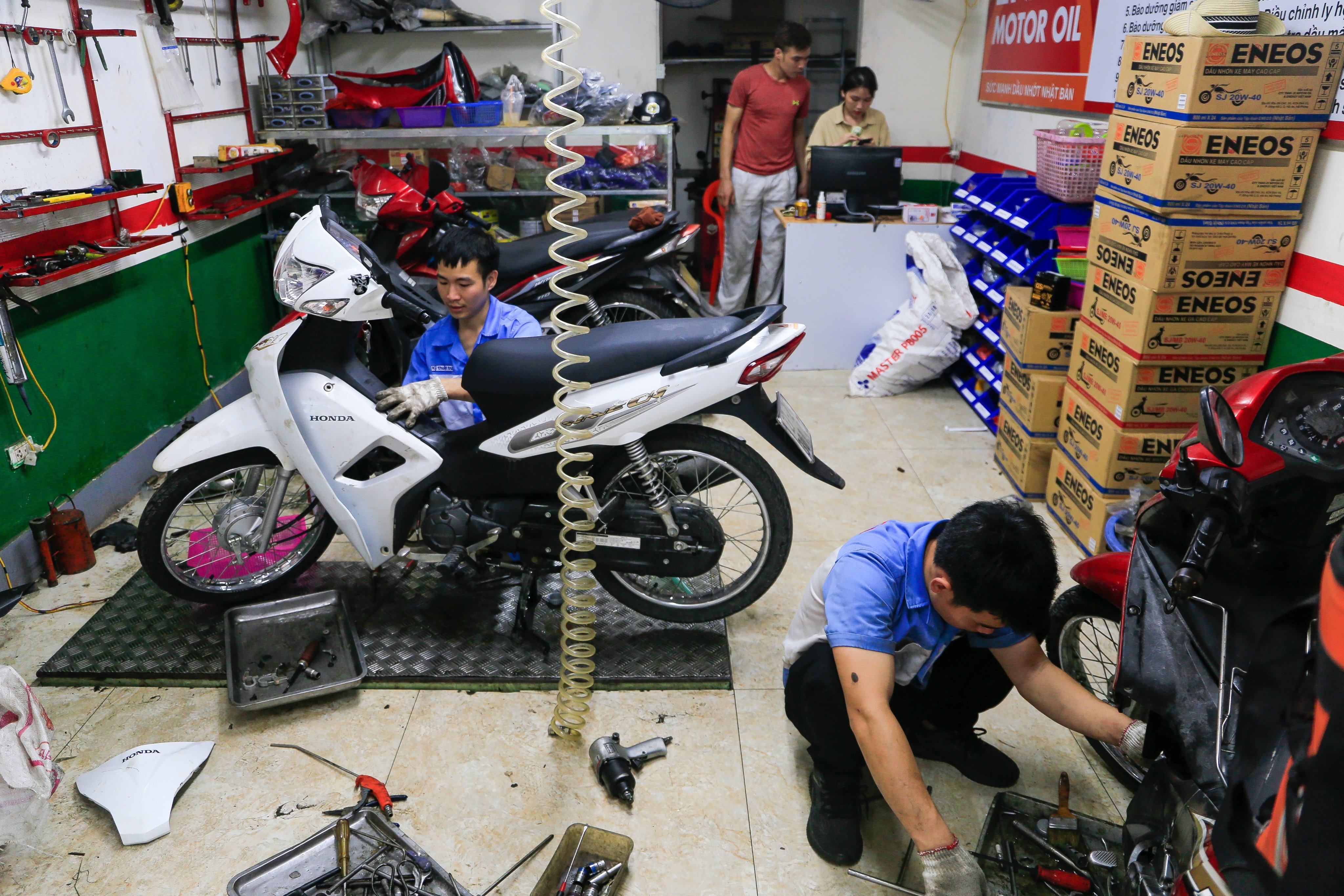 Xe chet may khi gap mua lon anh 8