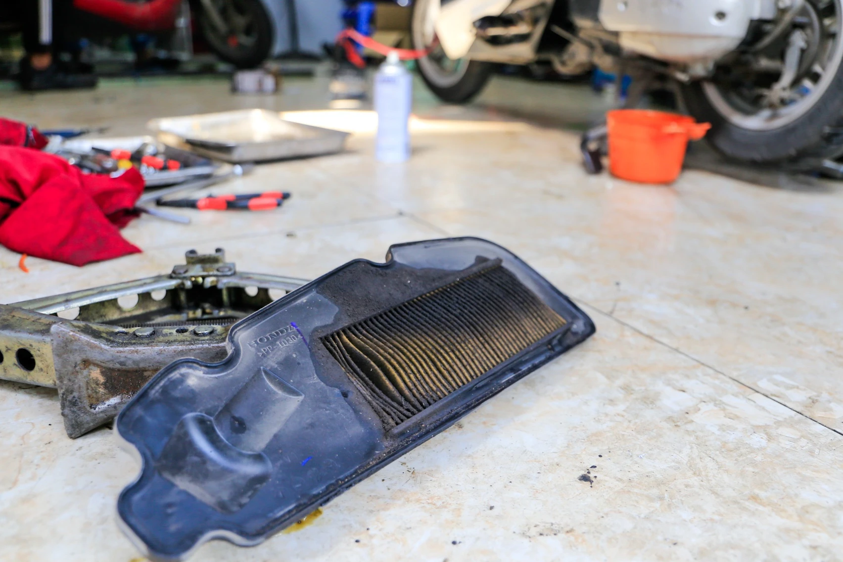 Ha Noi mua lon nhieu xe chet may anh 11