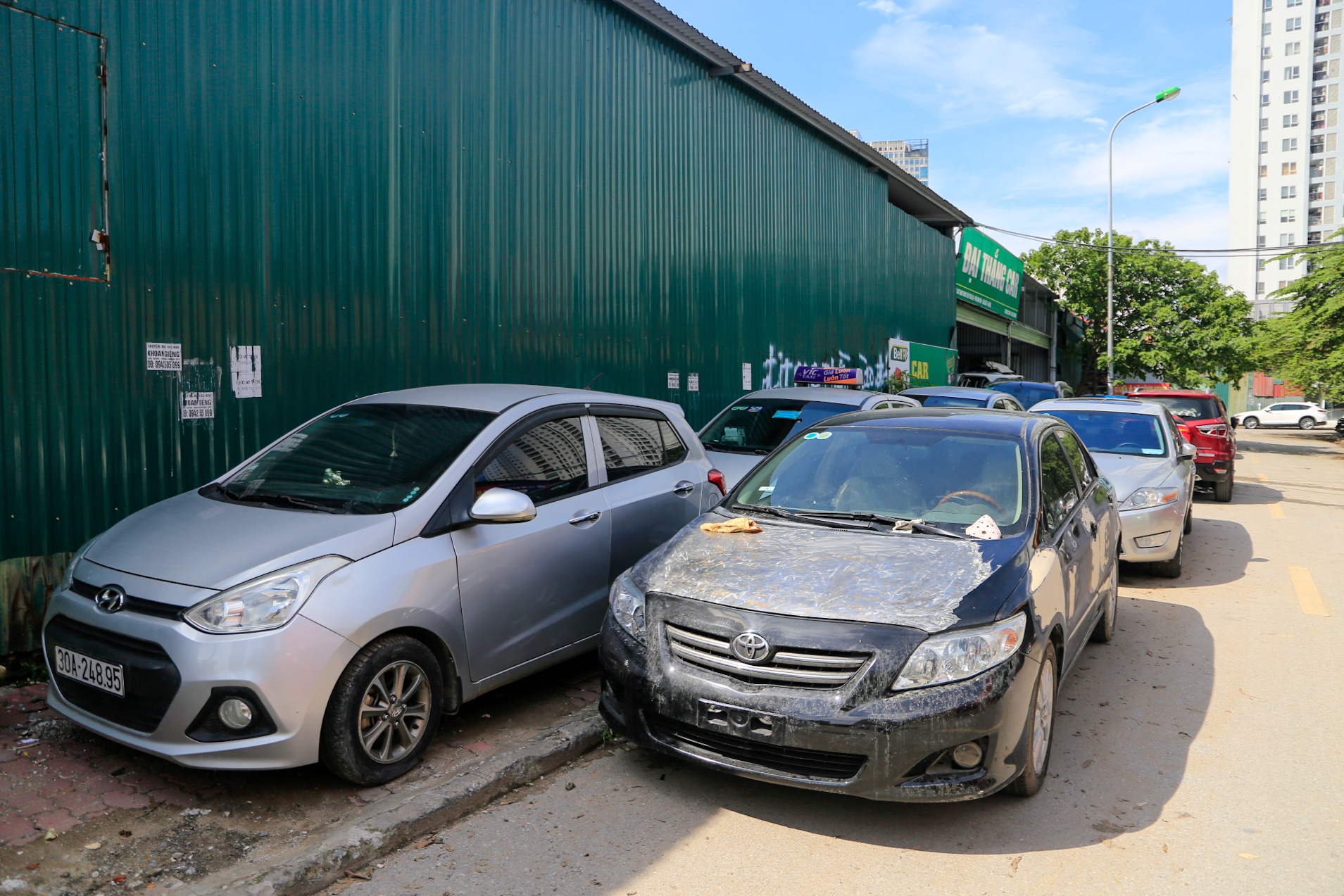 Ha Noi mua lon nhieu xe chet may anh 4