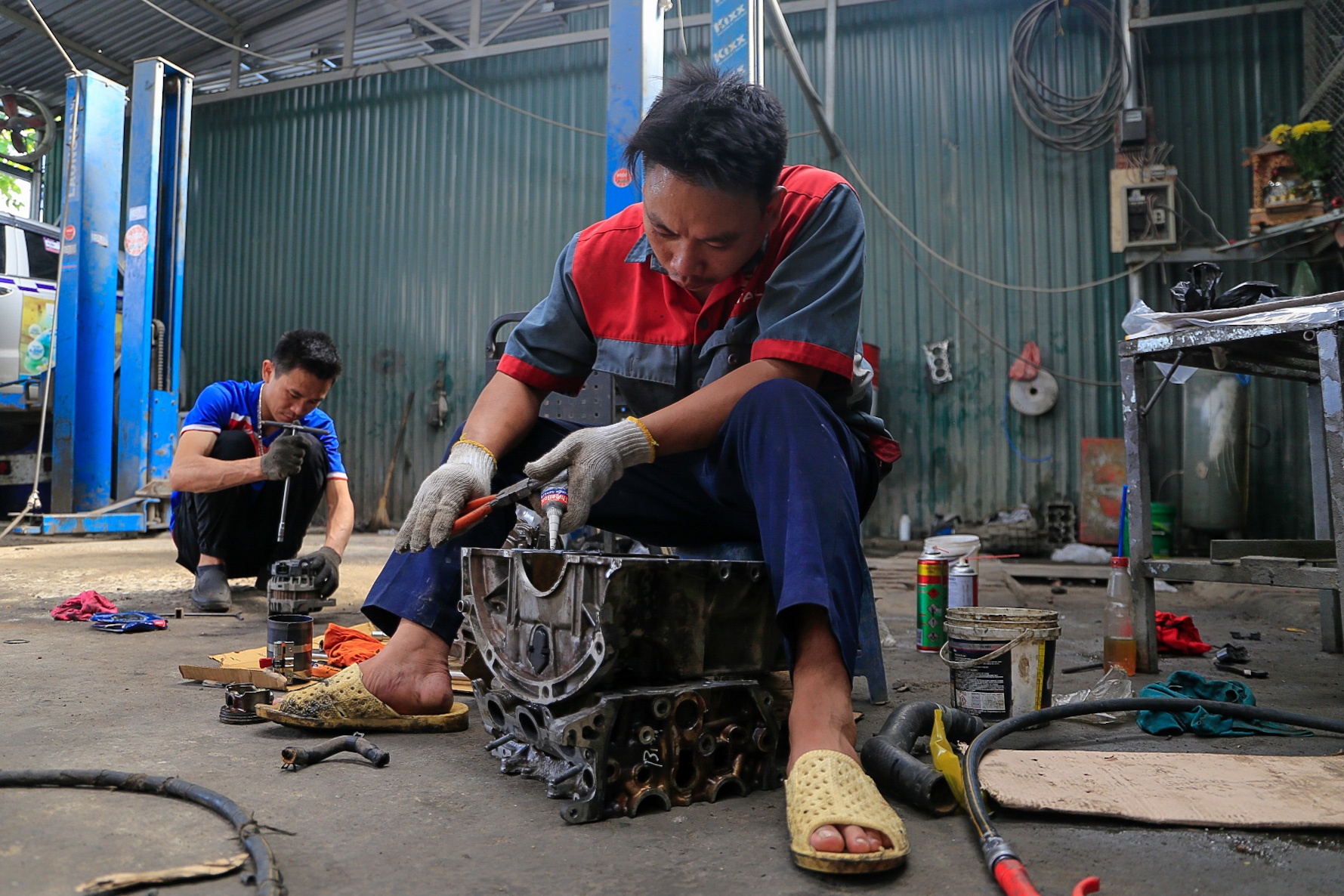 Ha Noi mua lon nhieu xe chet may anh 7