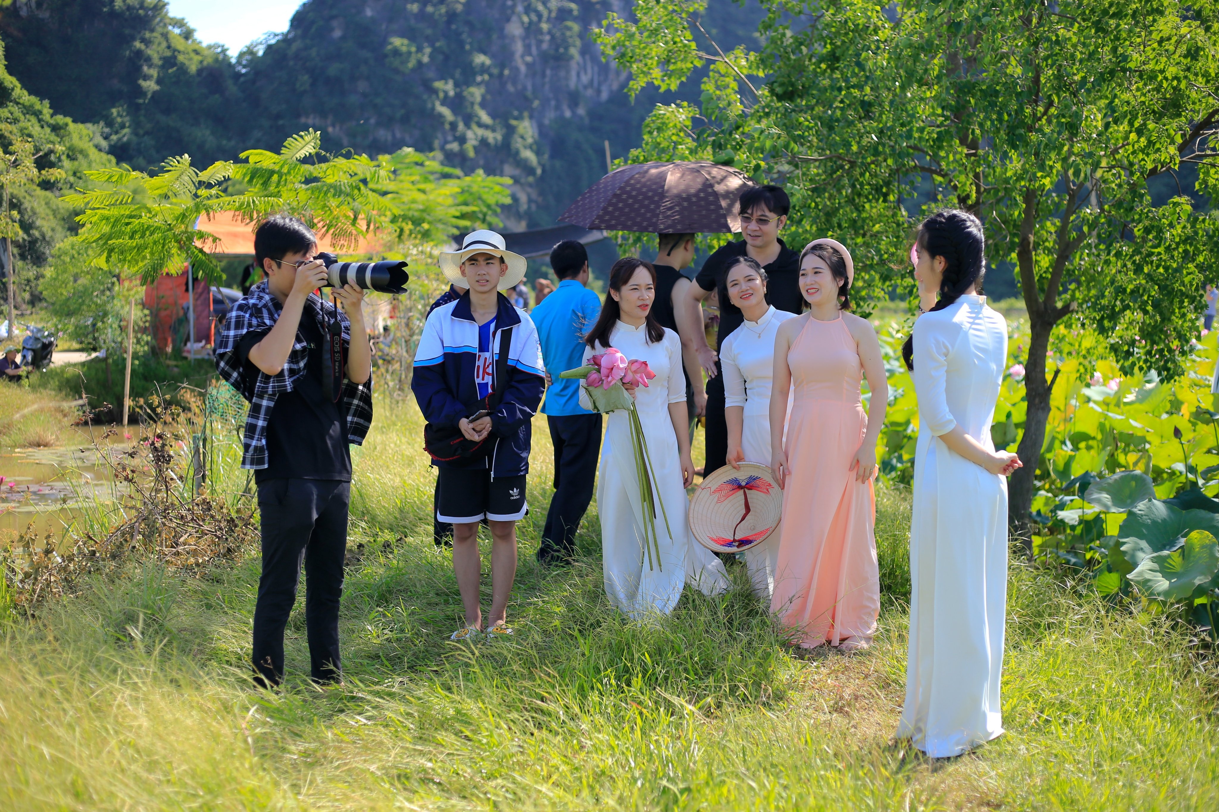 gioi tre check-in dam sen anh 3