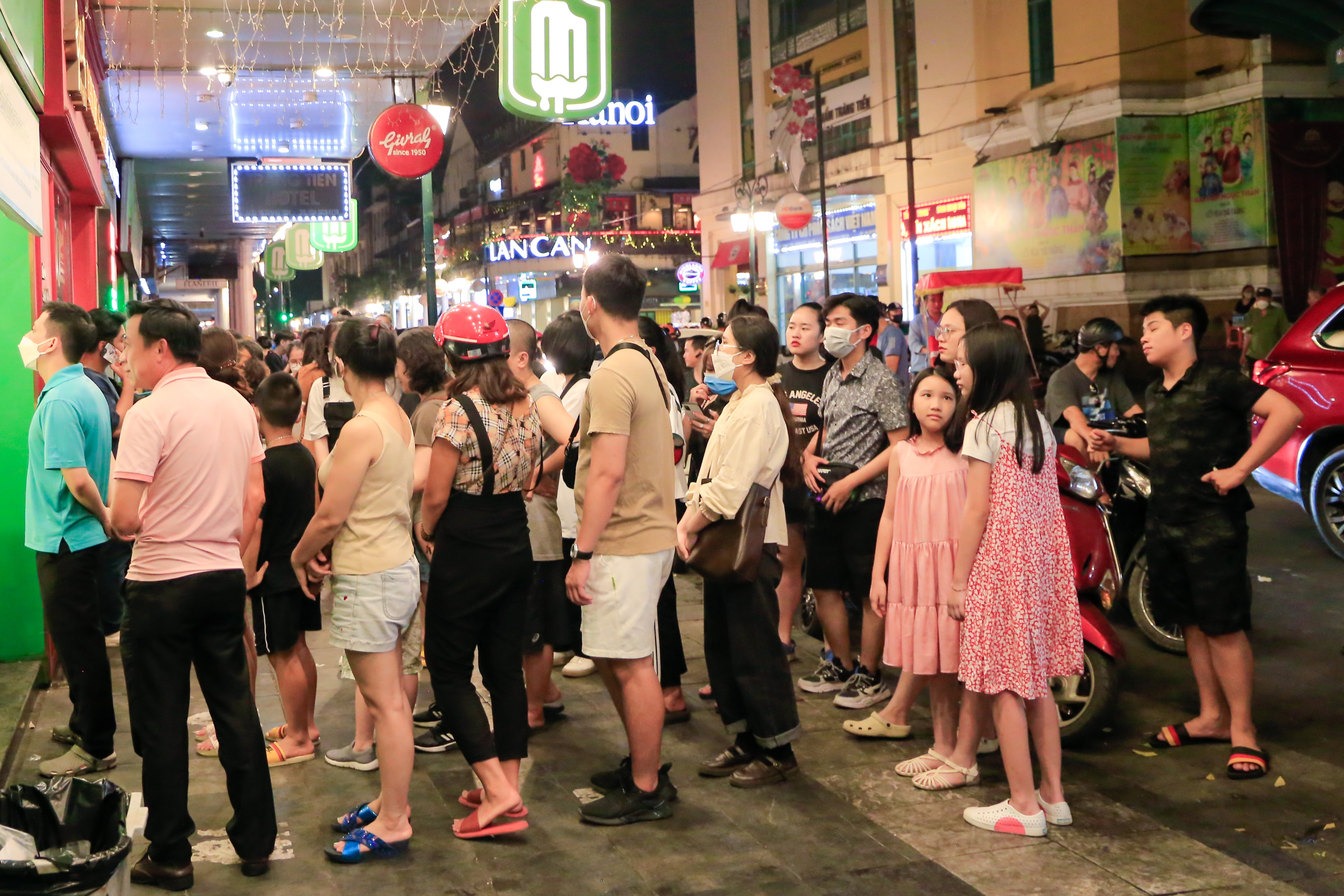 gioi tre an kem giai nhiet anh 1