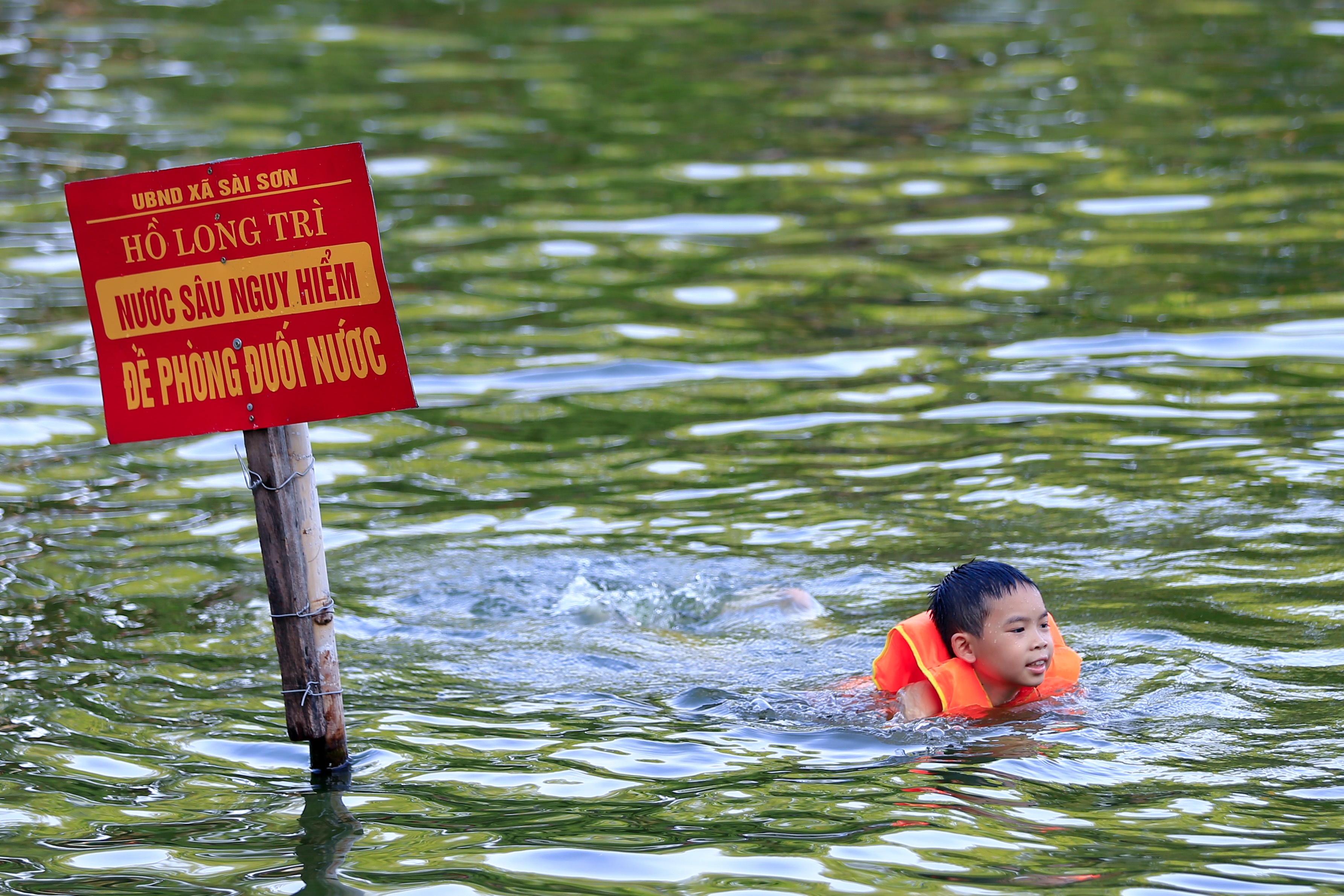 Nguoi dan boi loi giai nhiet anh 4