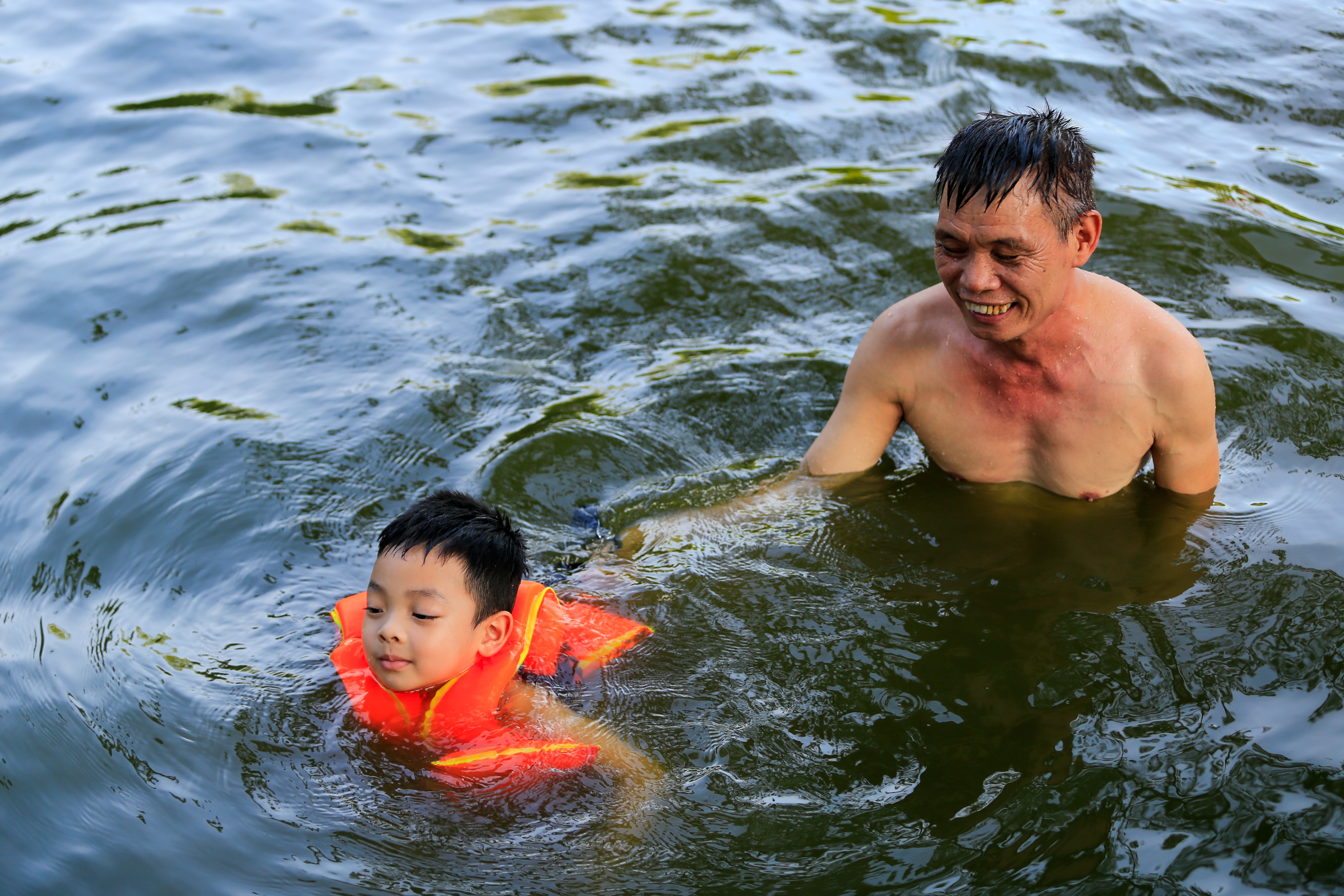 Nguoi dan boi loi giai nhiet anh 8