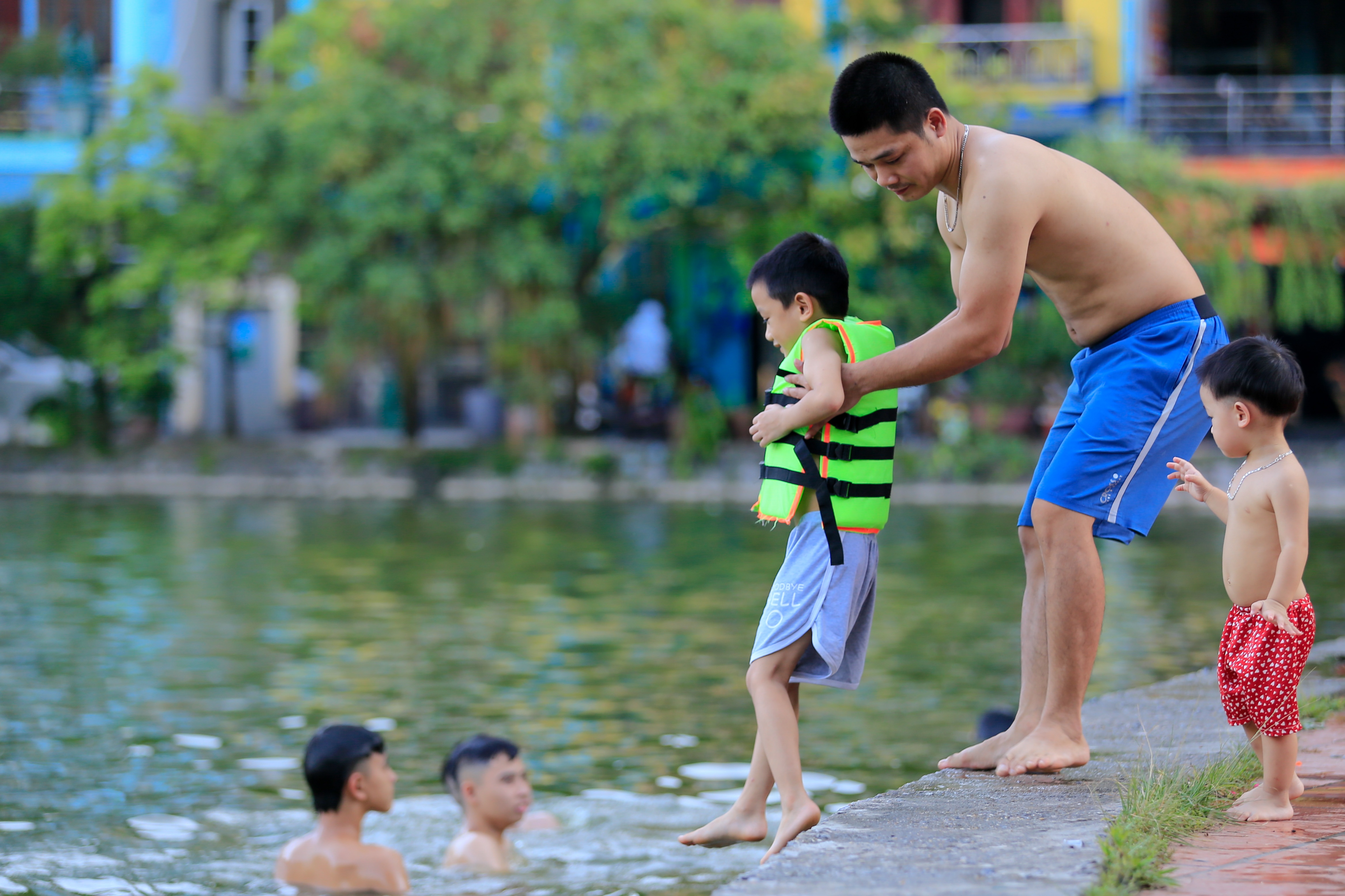 Nguoi dan boi loi giai nhiet anh 7