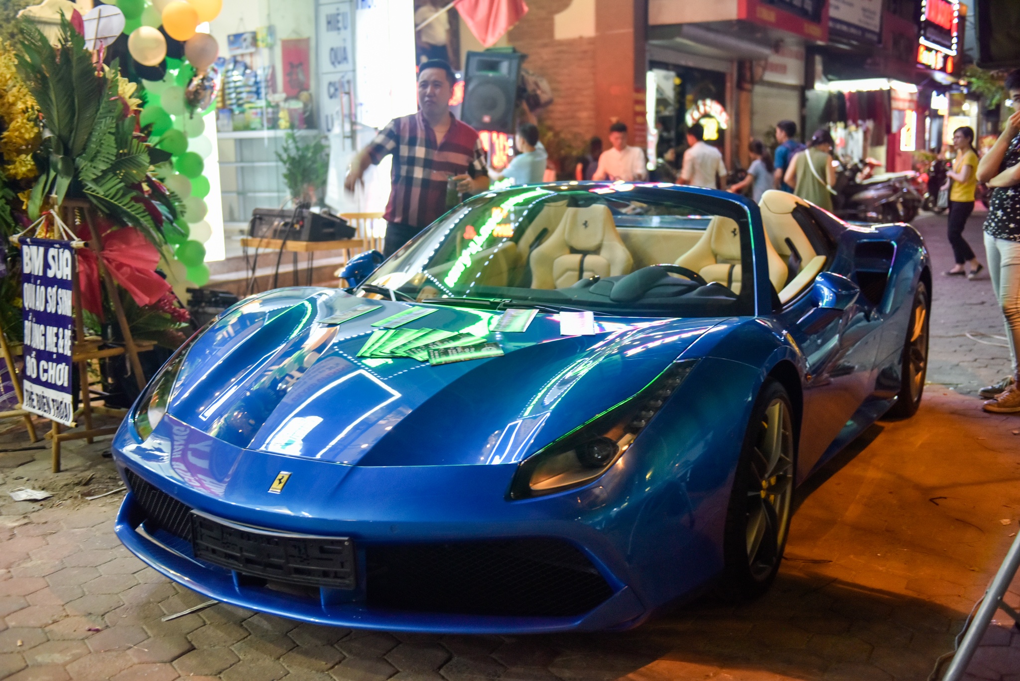 Ferrari 488 Spider anh 2