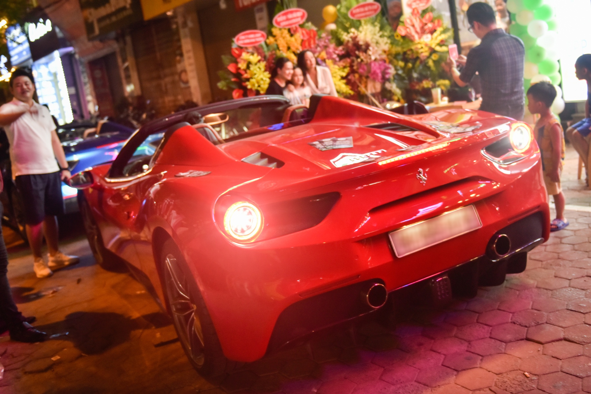 Ferrari 488 Spider anh 4