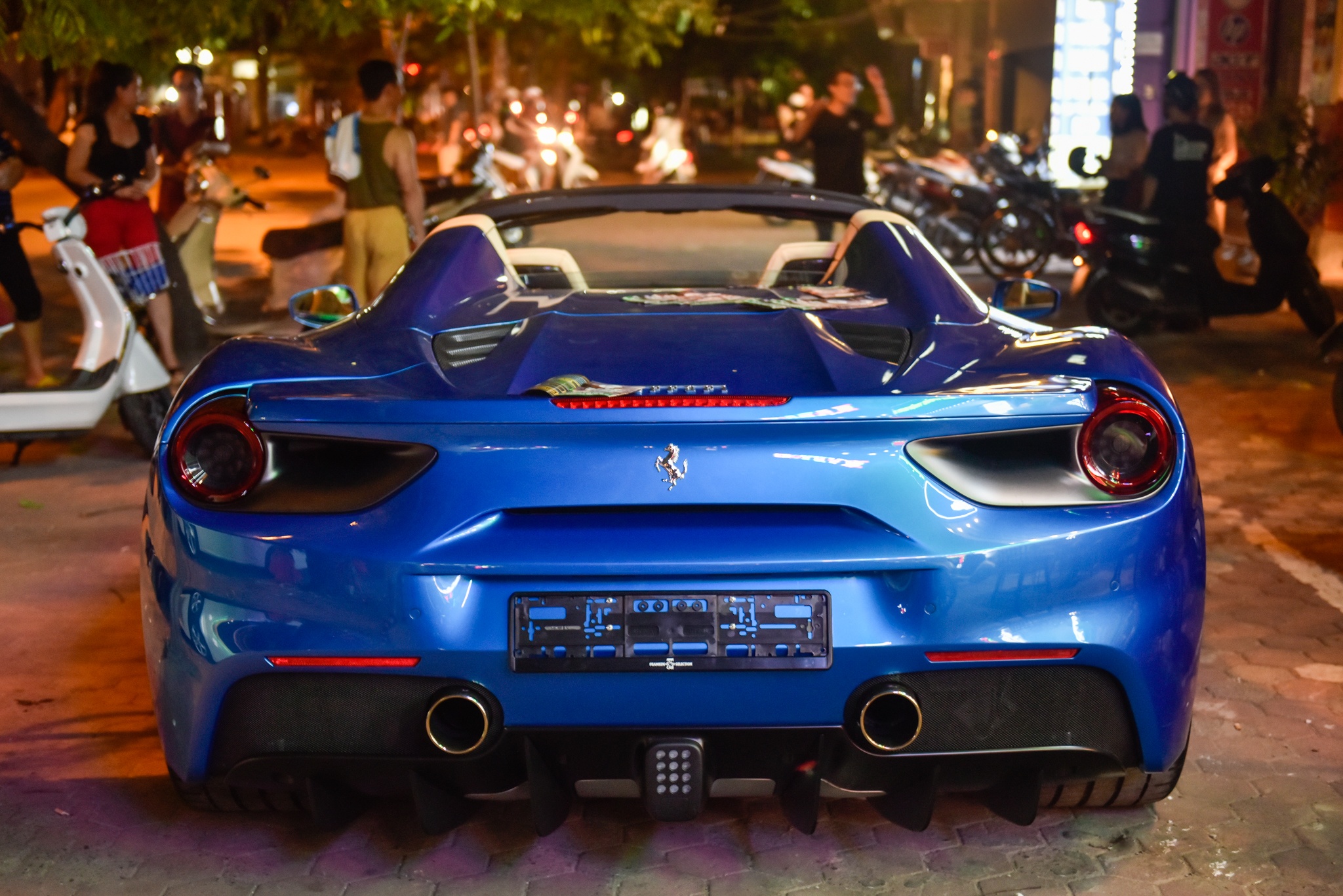 Ferrari 488 Spider anh 3