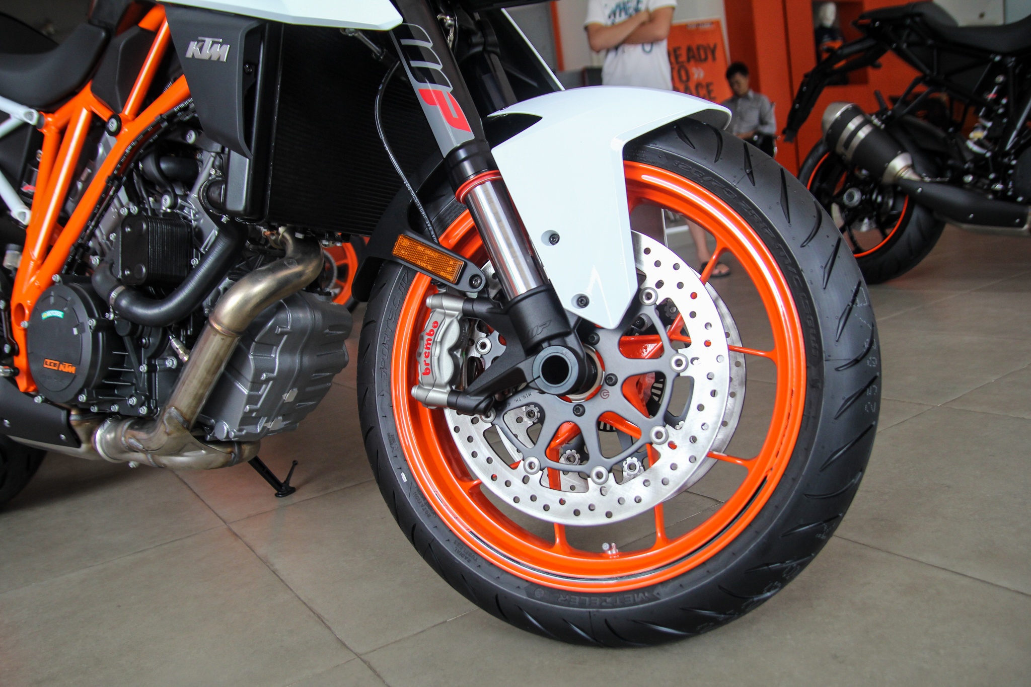 KTM 1290 Super Duke R 2017 anh 6
