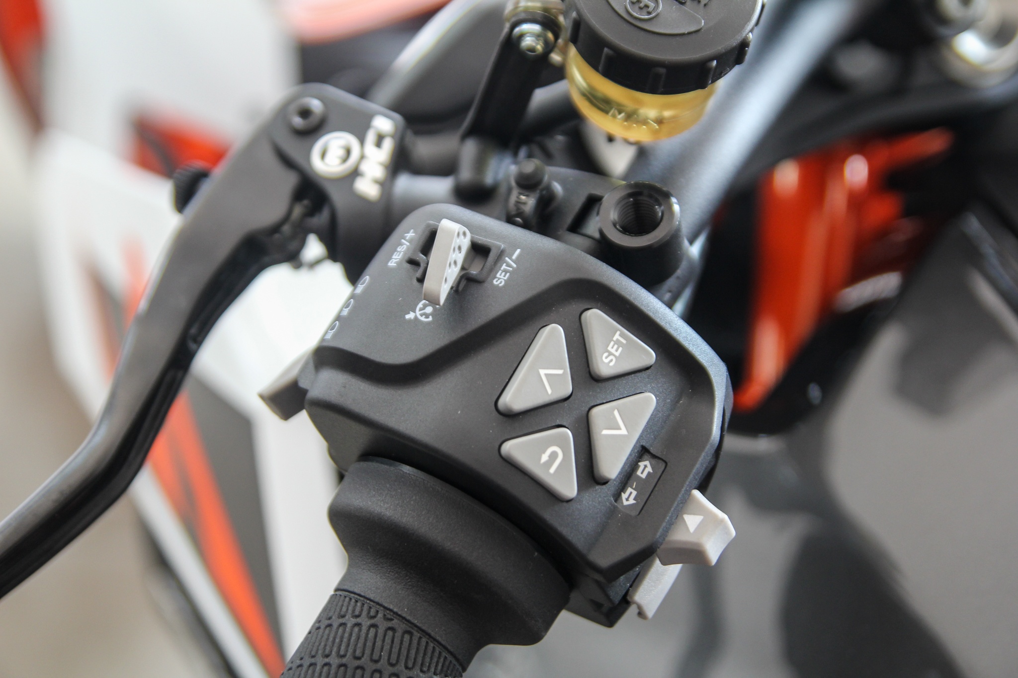 KTM 1290 Super Duke R 2017 anh 5