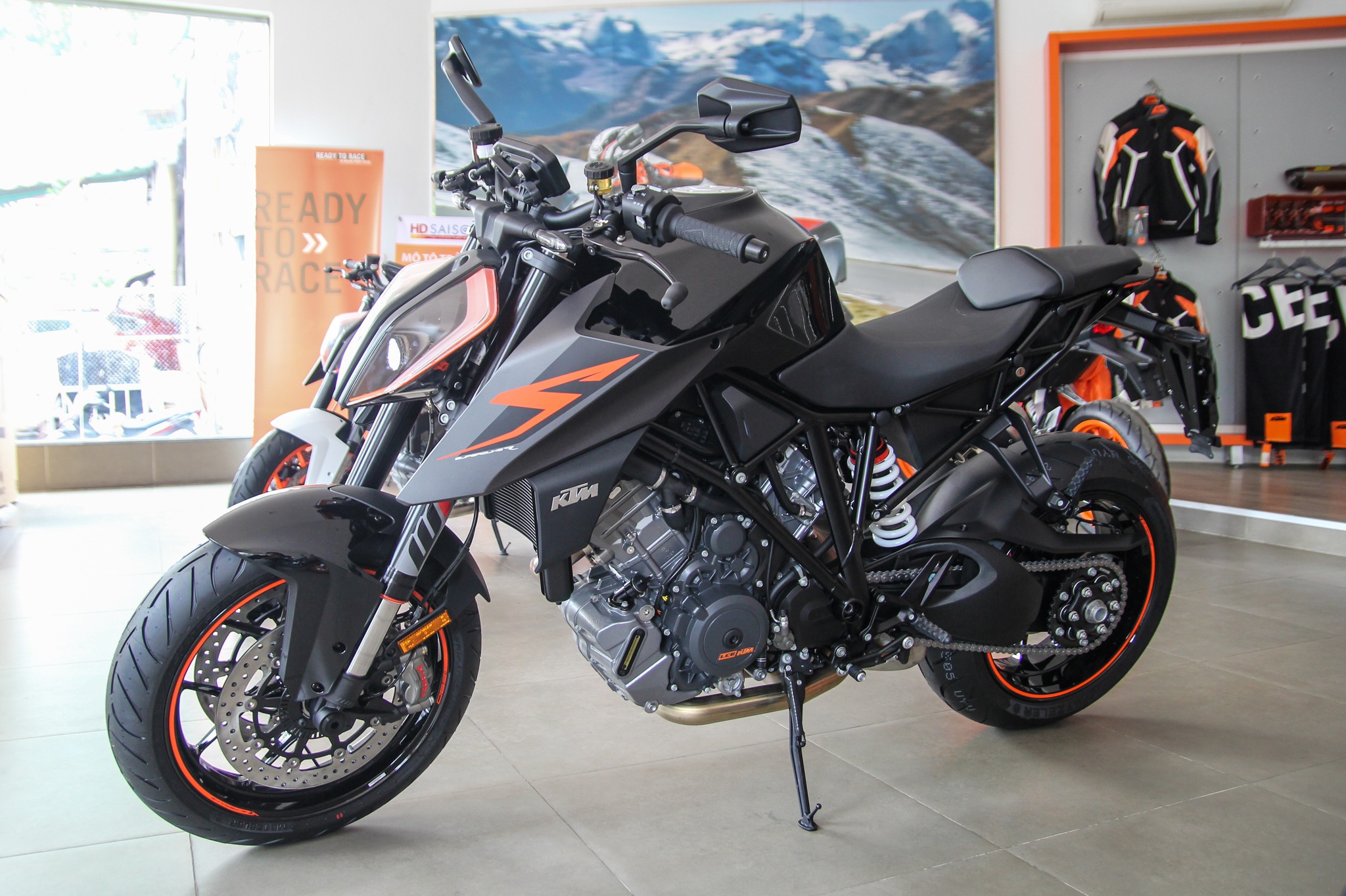 KTM 1290 Super Duke R 2017 anh 8