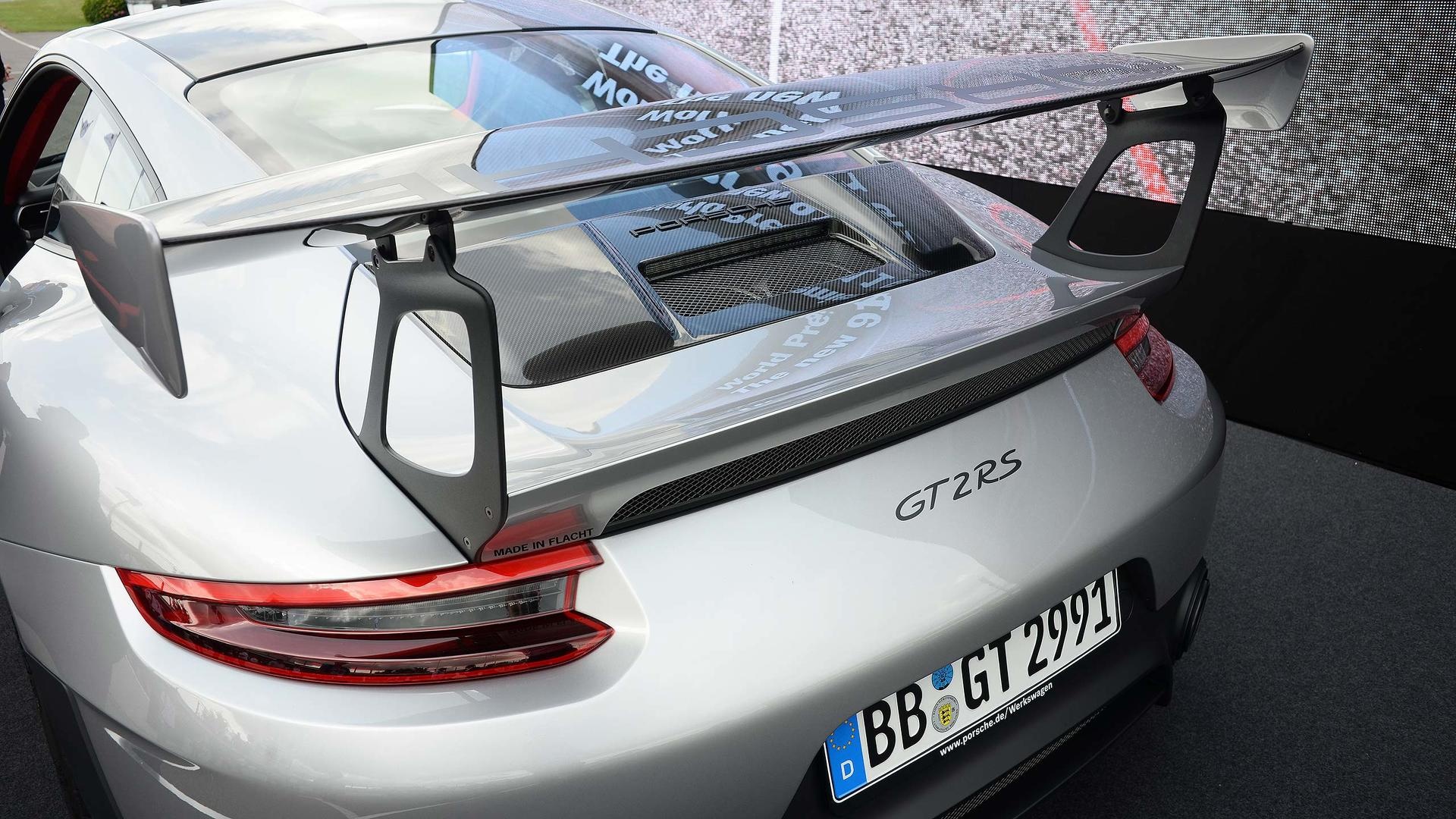 Porsche 911 GT2 RS ra mắt  ảnh 4 Porsche 911 GT2 RS ra mat anh 4