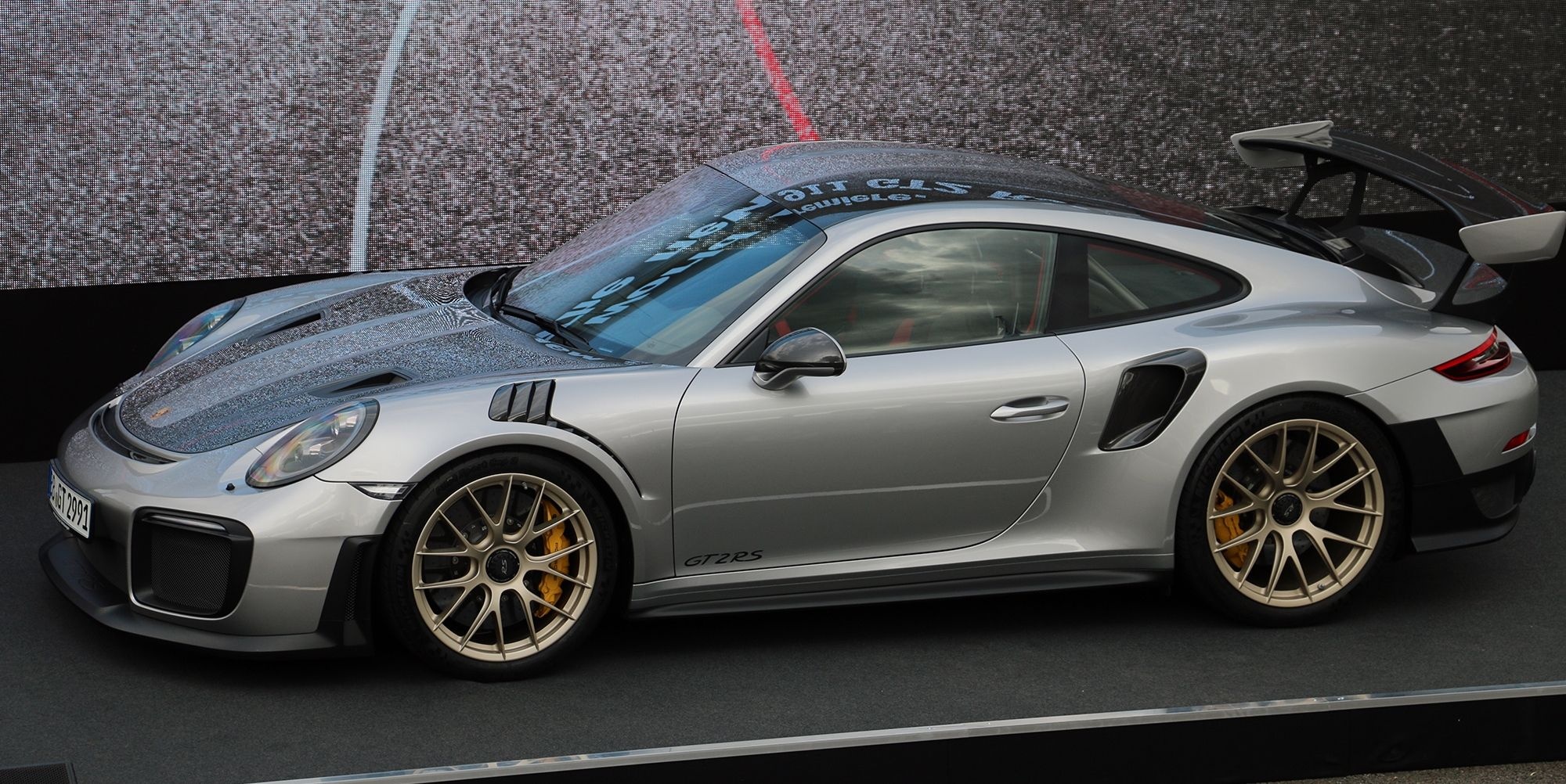 Porsche 911 GT2 RS ra mắt  ảnh 7 Porsche 911 GT2 RS ra mat anh 7