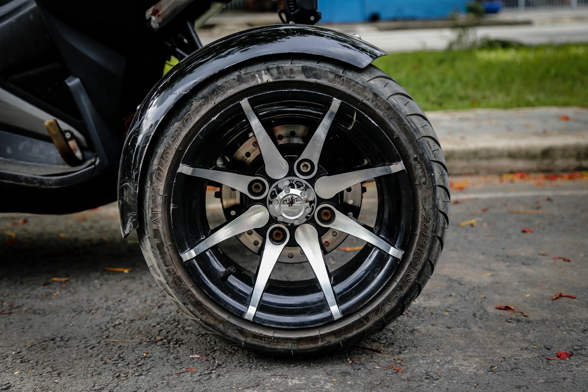 Yamaha NVX 3 banh anh 5