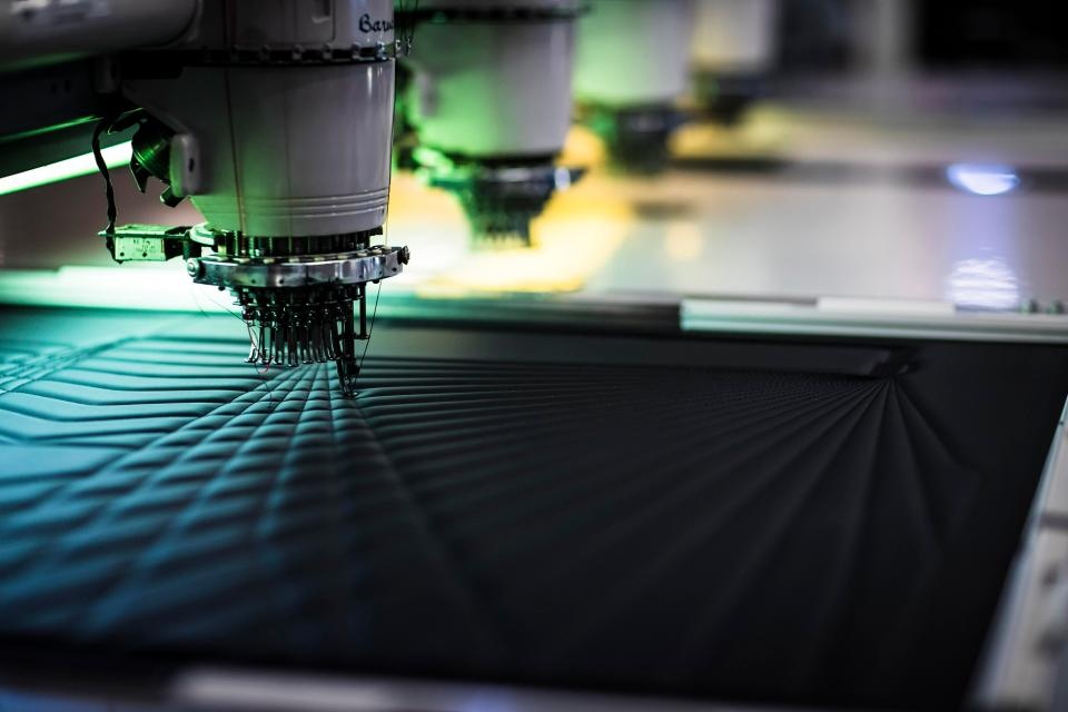 nha may Aston Martin anh 7