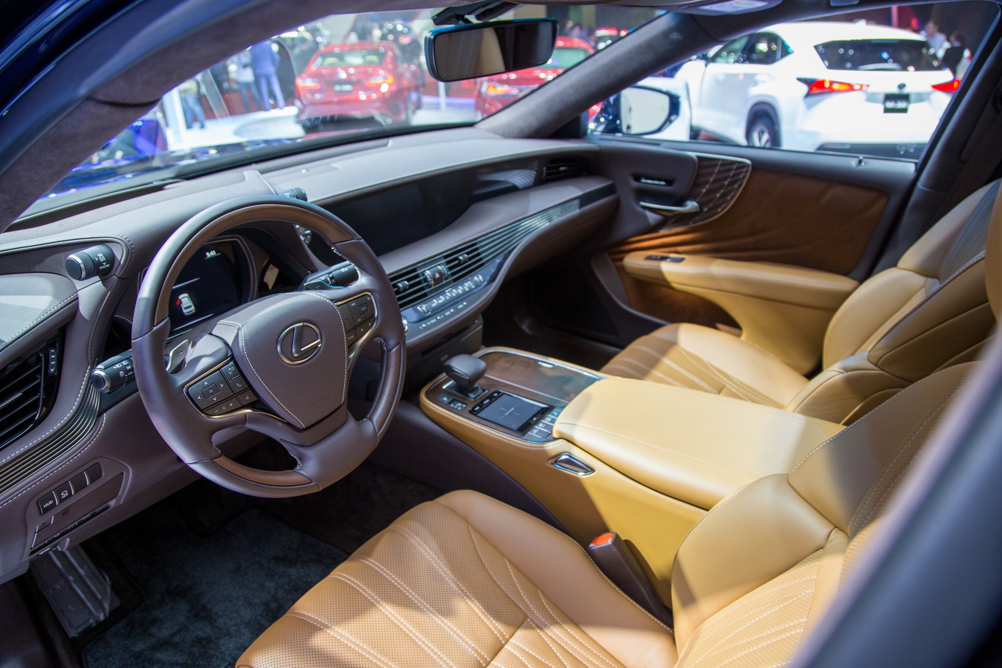 Lexus LS 500h tại Việt Nam  ảnh 6 Lexus LS 500h tai Viet Nam anh 6