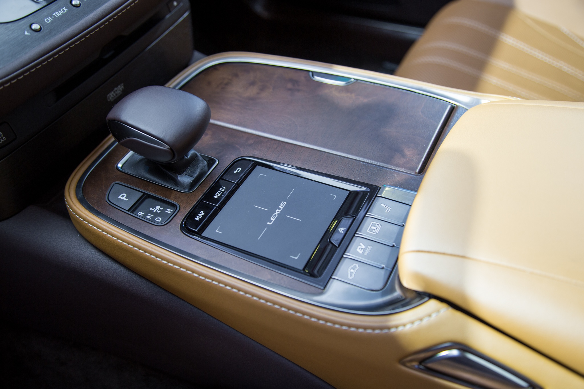 Lexus LS 500h tại Việt Nam  ảnh 9 Lexus LS 500h tai Viet Nam anh 9