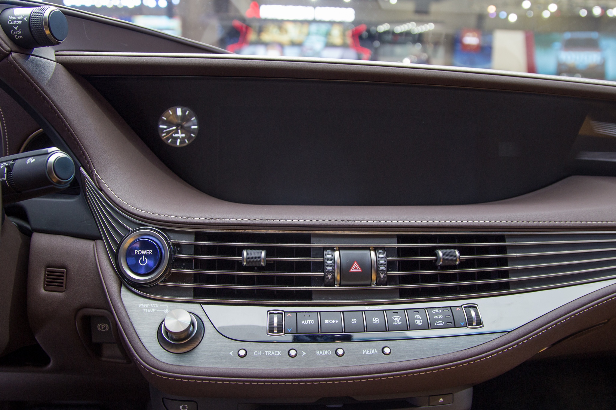 Lexus LS 500h tại Việt Nam  ảnh 8 Lexus LS 500h tai Viet Nam anh 8