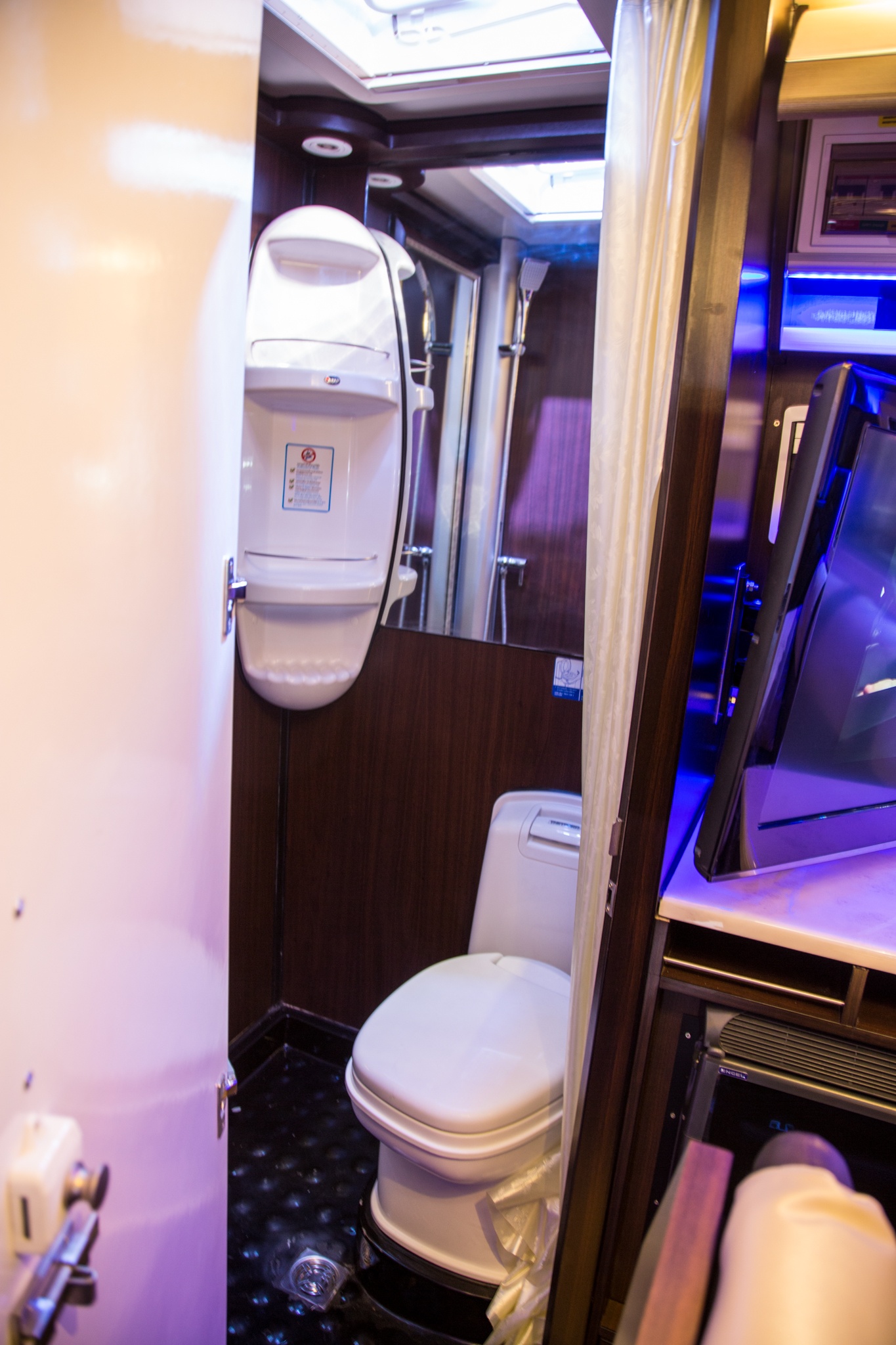 Isuzu Motorhome ảnh 8 Isuzu Motorhome anh 8