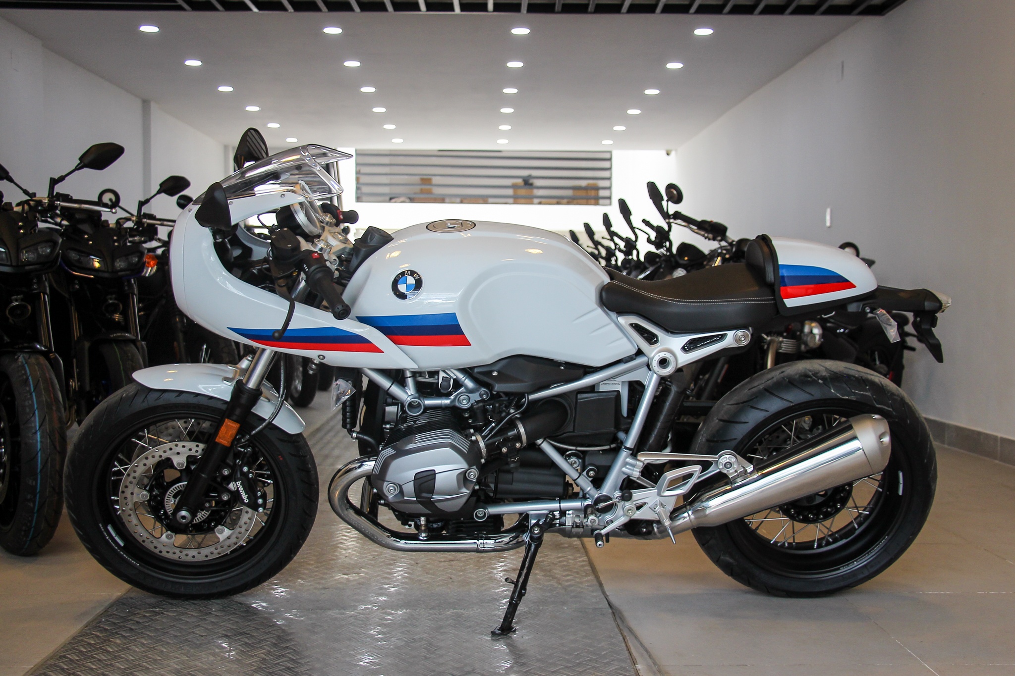 BMW R nineT Racer dau tien ve Viet Nam hinh anh