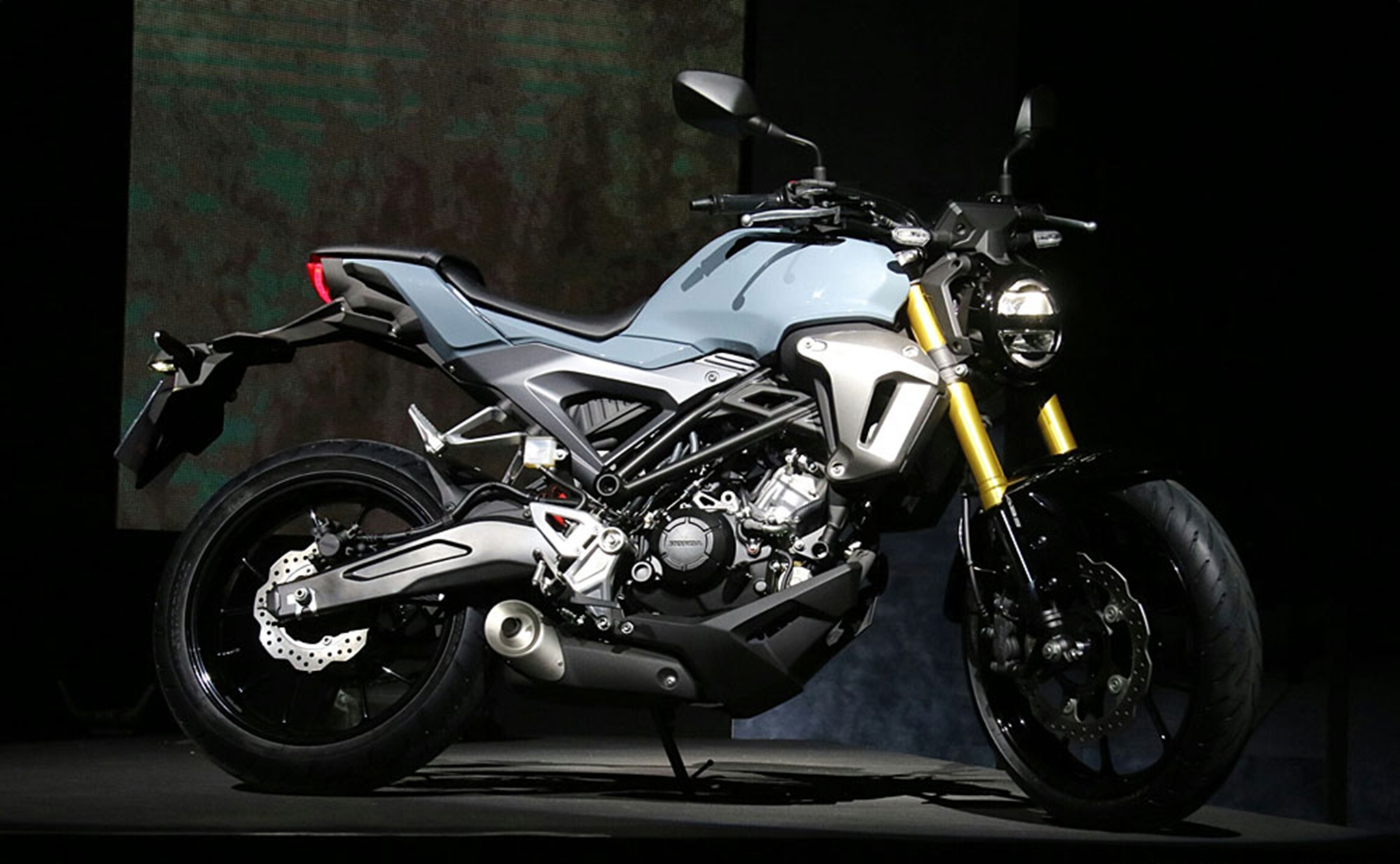 Honda gioi thieu CB150R ExMotion, gia tu 3.000 USD hinh anh